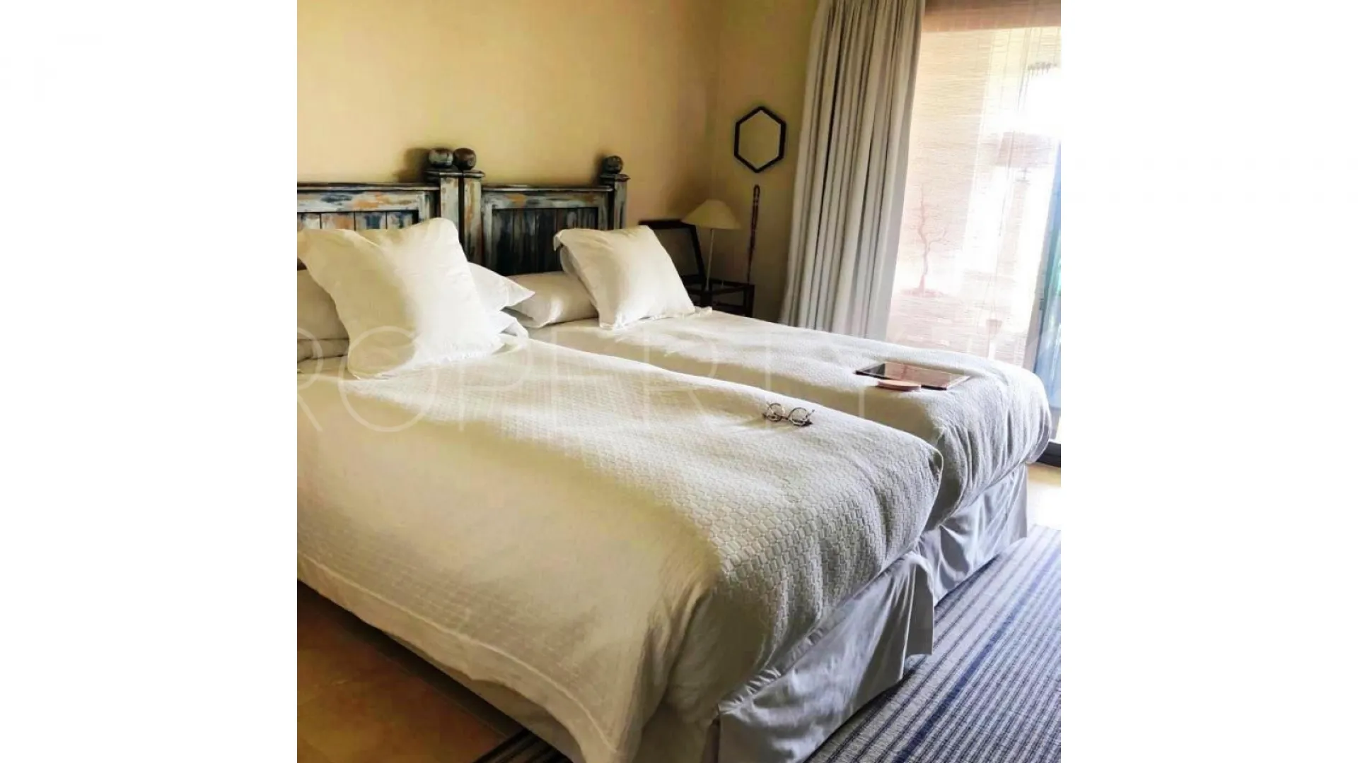 For sale ground floor apartment in Finca Cortesin