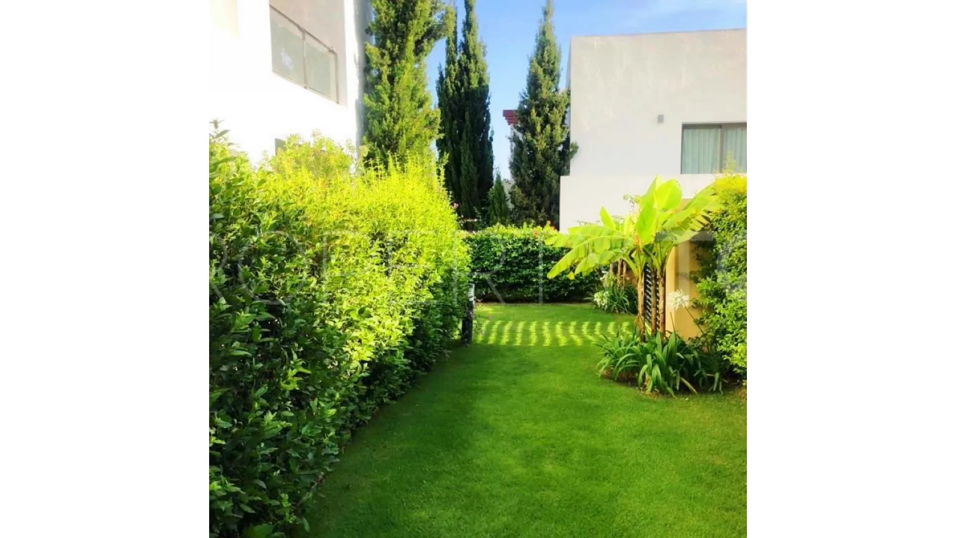 For sale ground floor apartment in Finca Cortesin