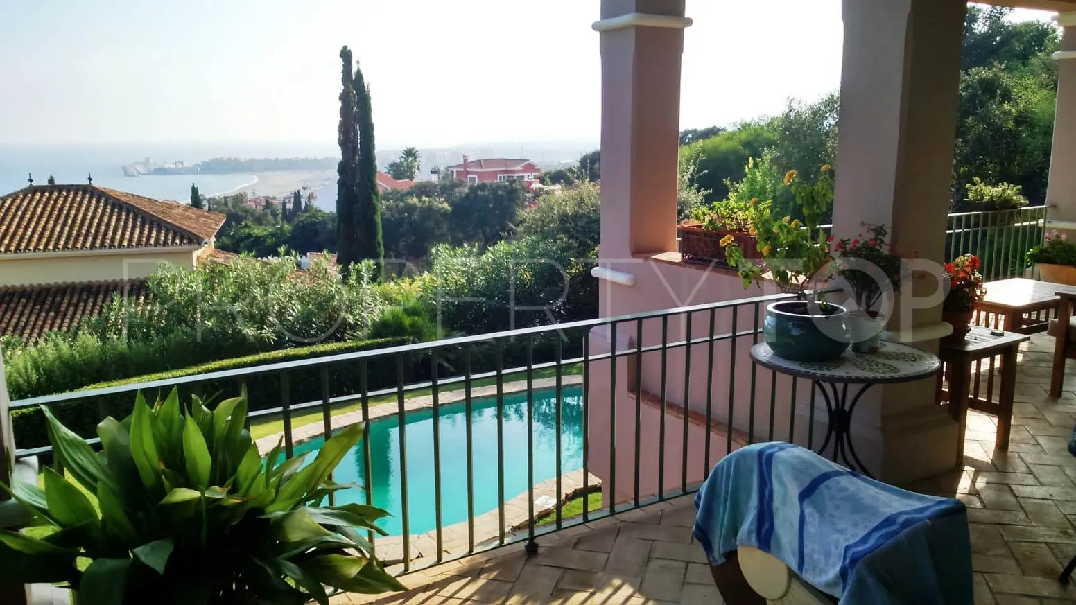 Buy villa in Torreguadiaro with 4 bedrooms