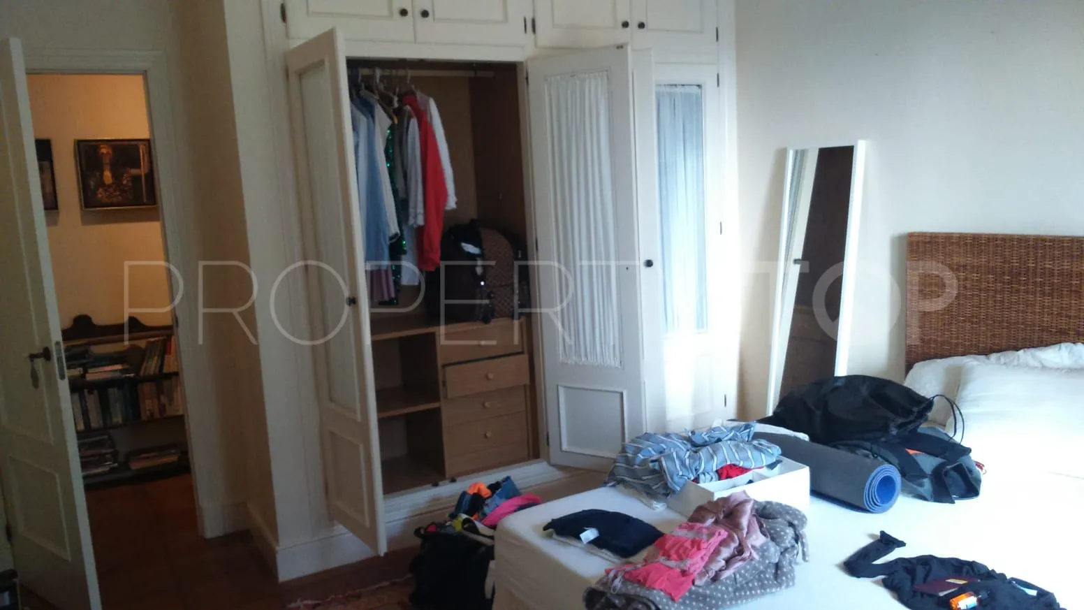 Buy villa in Torreguadiaro with 4 bedrooms
