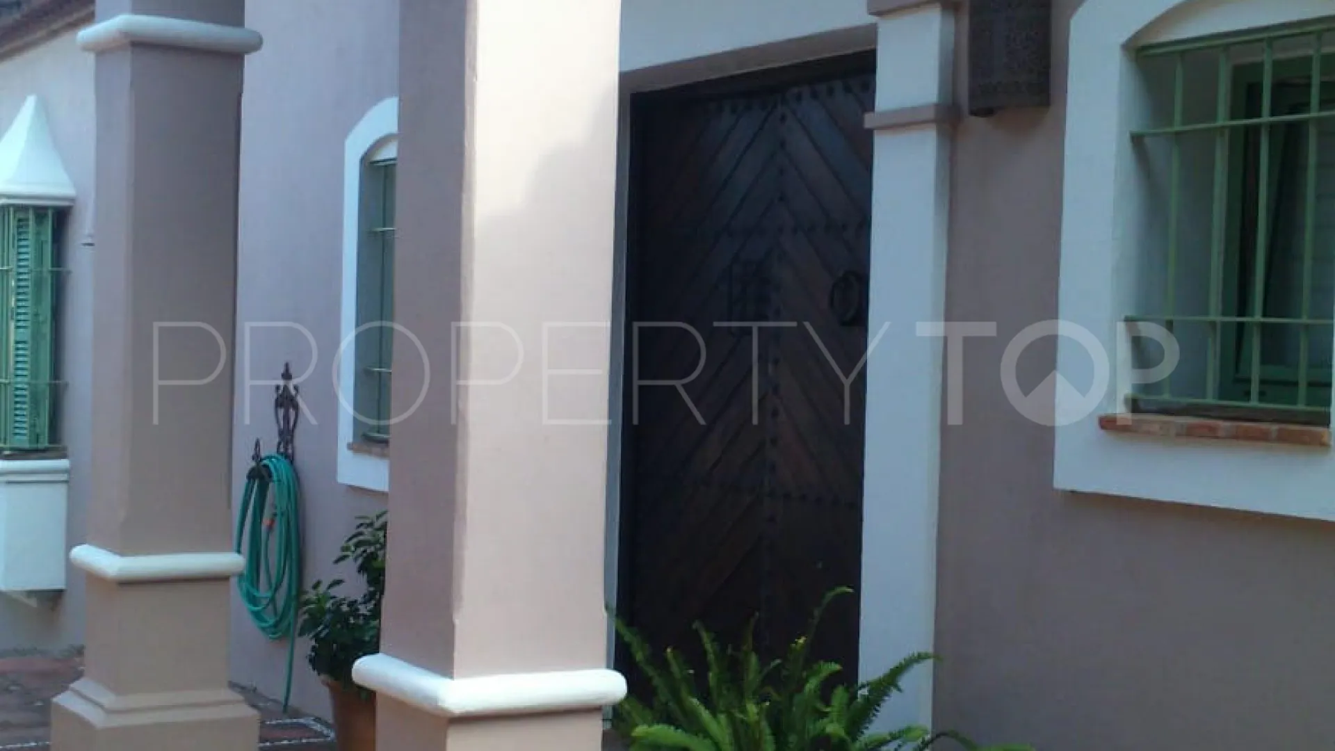 Buy villa in Torreguadiaro with 4 bedrooms