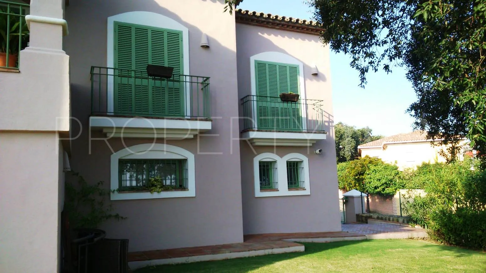 Buy villa in Torreguadiaro with 4 bedrooms