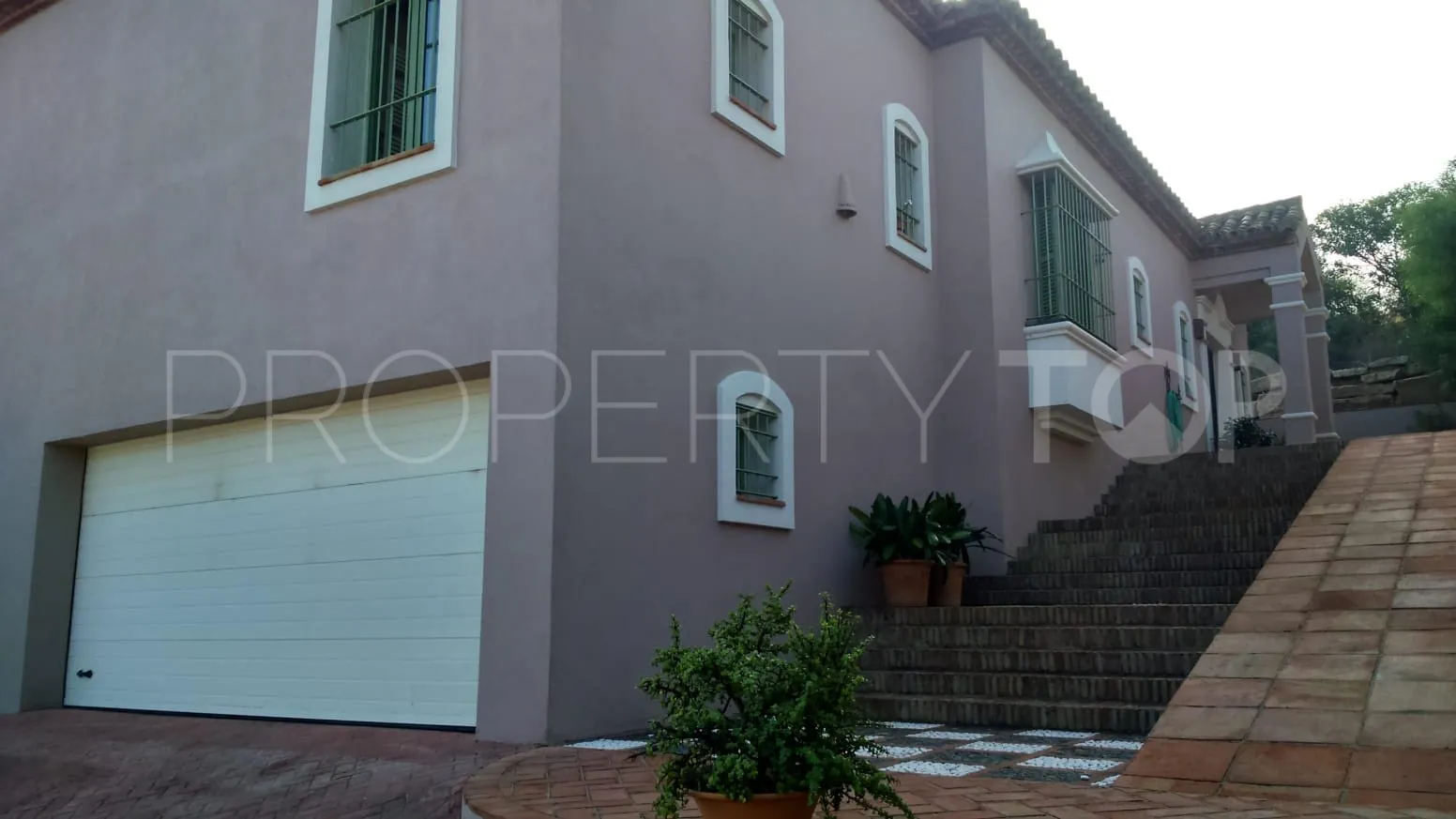 Buy villa in Torreguadiaro with 4 bedrooms