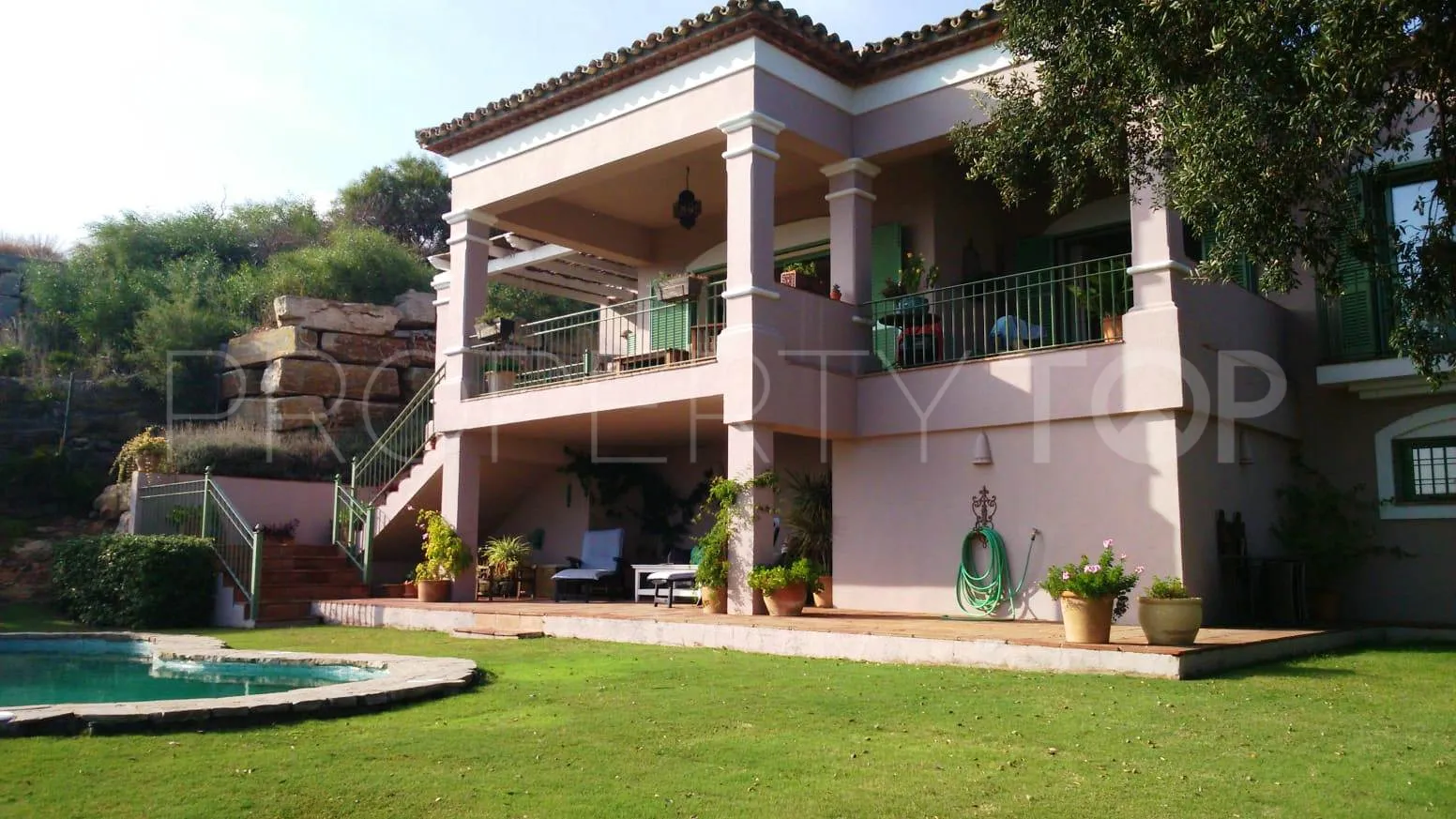 Buy villa in Torreguadiaro with 4 bedrooms