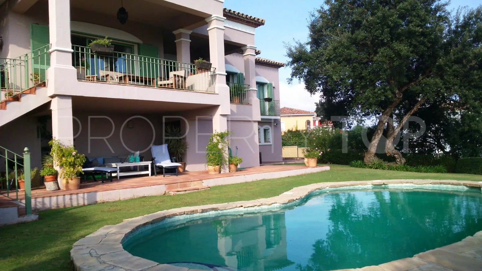 Buy villa in Torreguadiaro with 4 bedrooms