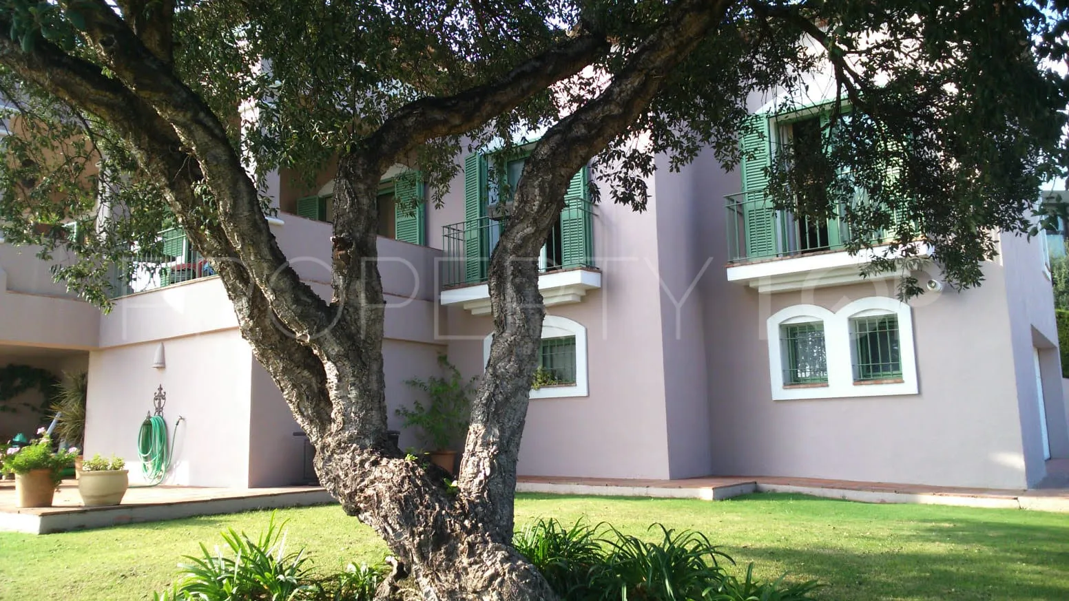 Buy villa in Torreguadiaro with 4 bedrooms