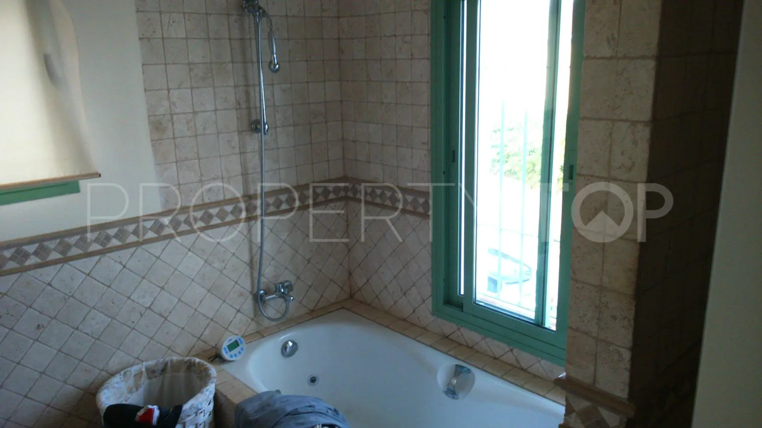 Buy villa in Torreguadiaro with 4 bedrooms