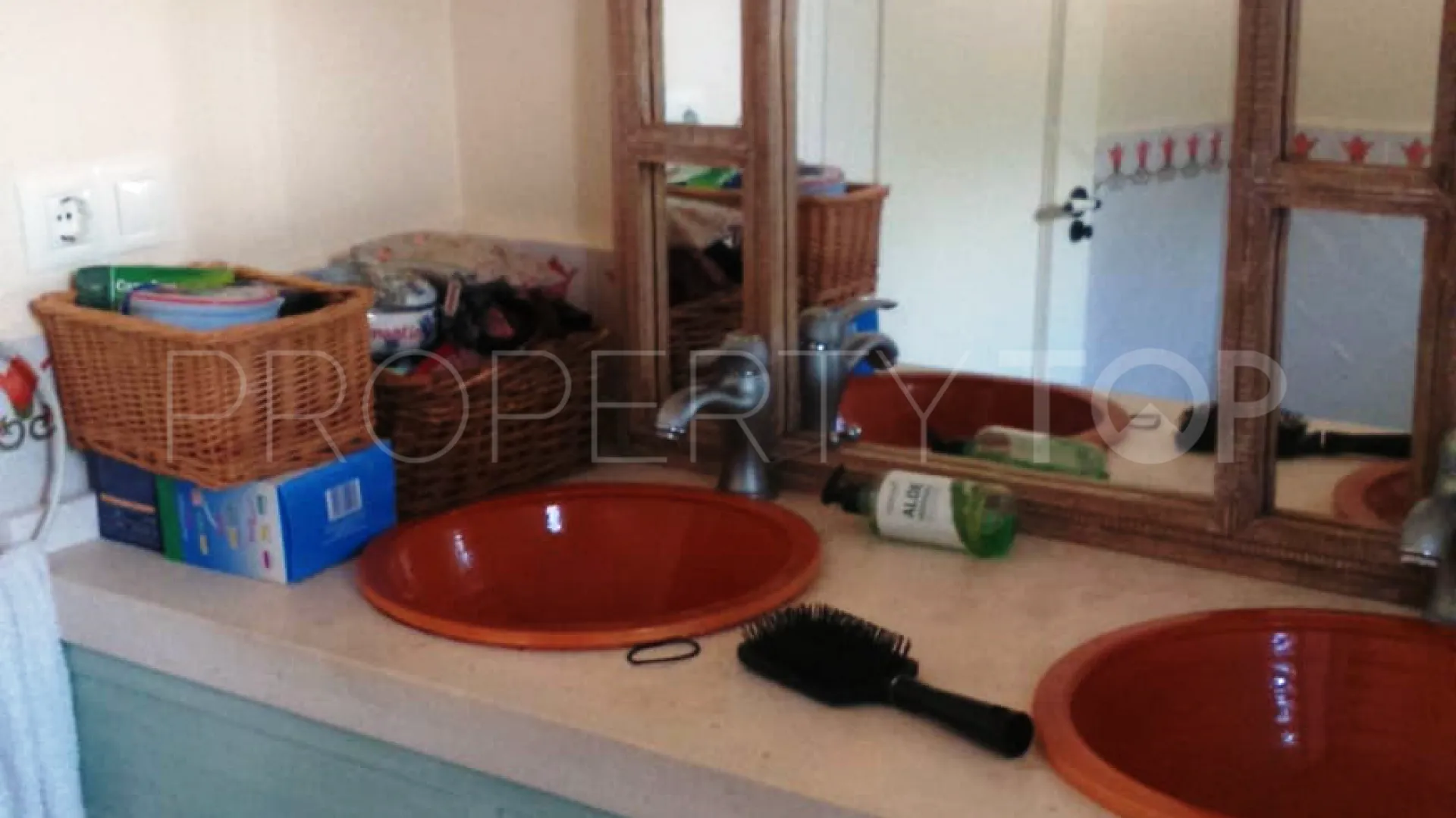 Buy villa in Torreguadiaro with 4 bedrooms