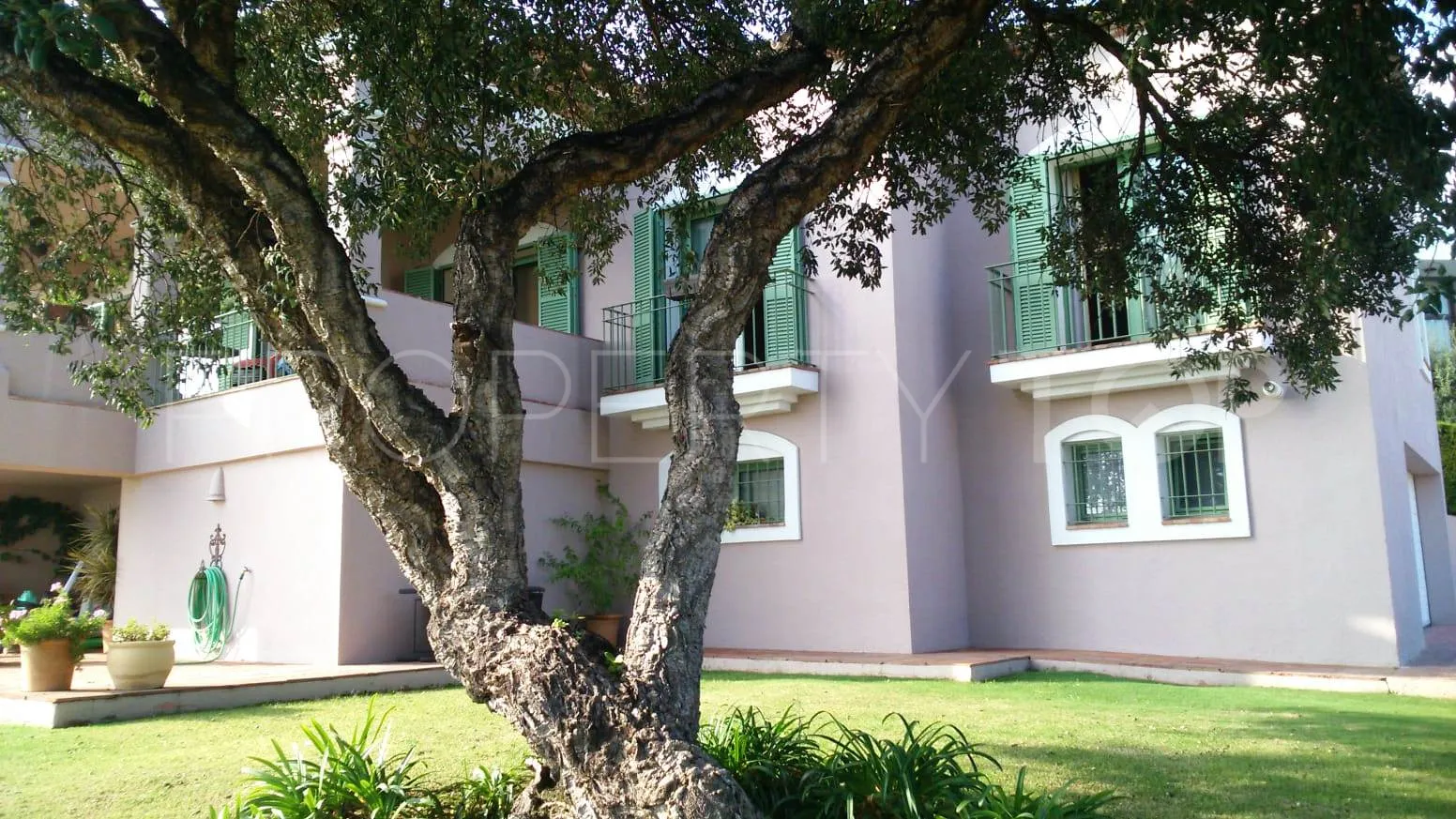 Buy villa in Torreguadiaro with 4 bedrooms
