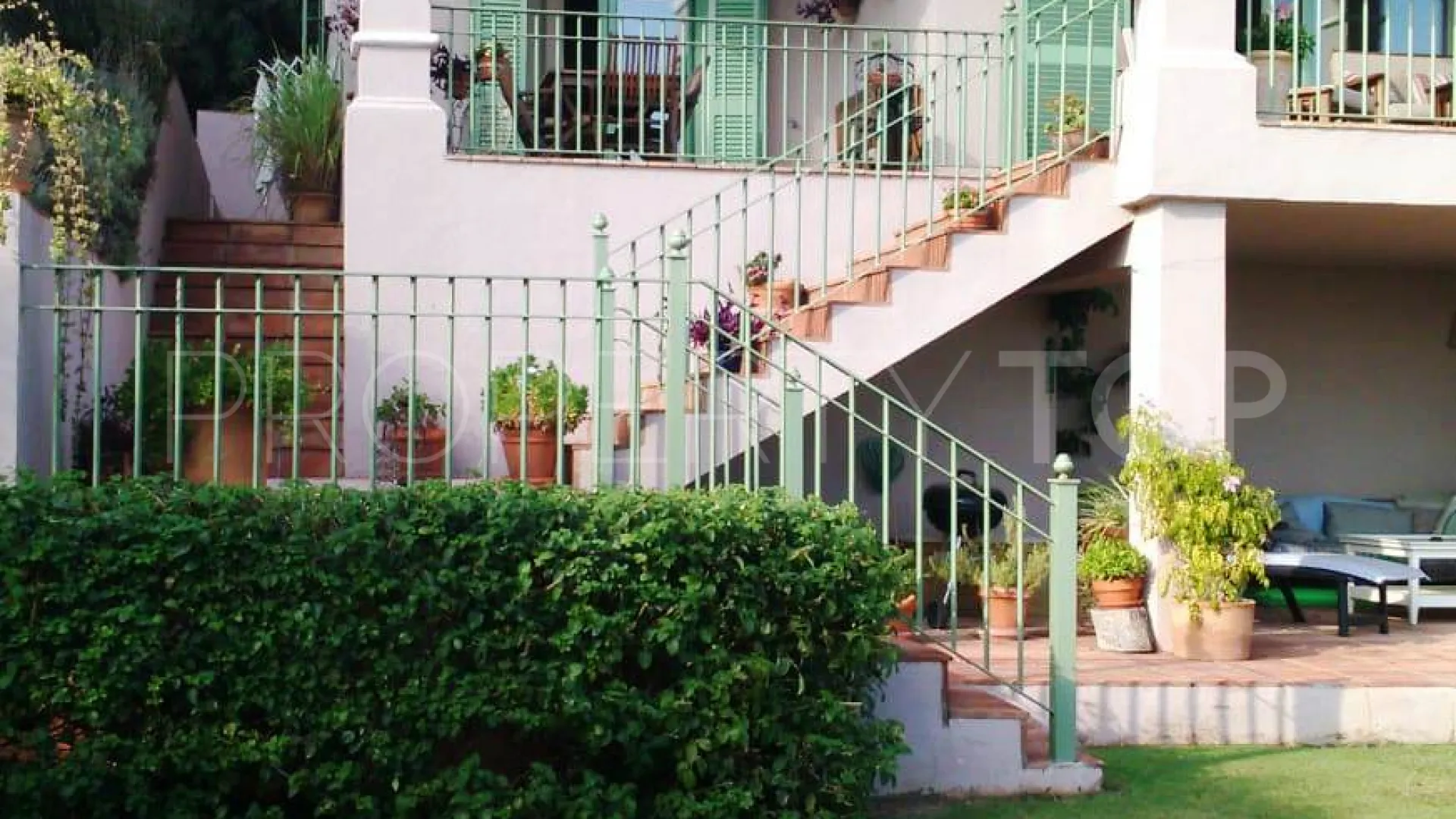 Buy villa in Torreguadiaro with 4 bedrooms