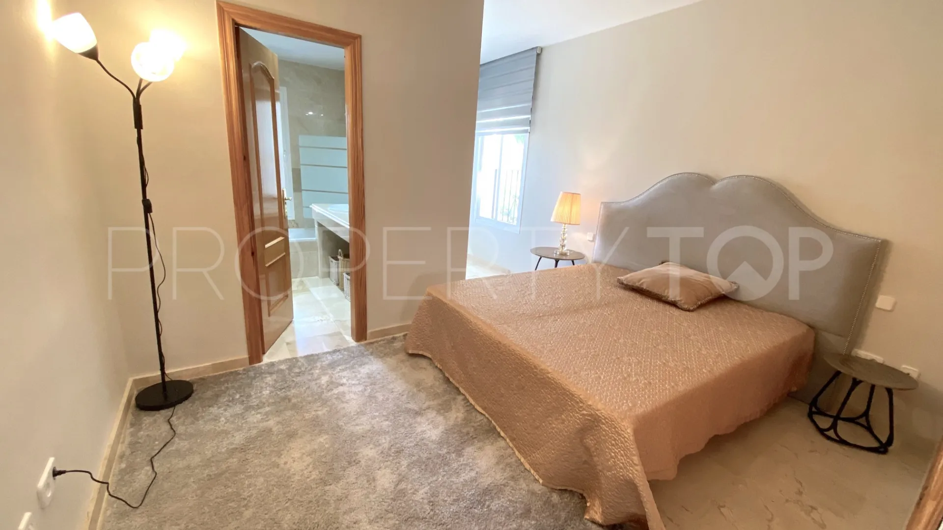 Comprar apartamento con 2 dormitorios en Los Pinos de Aloha