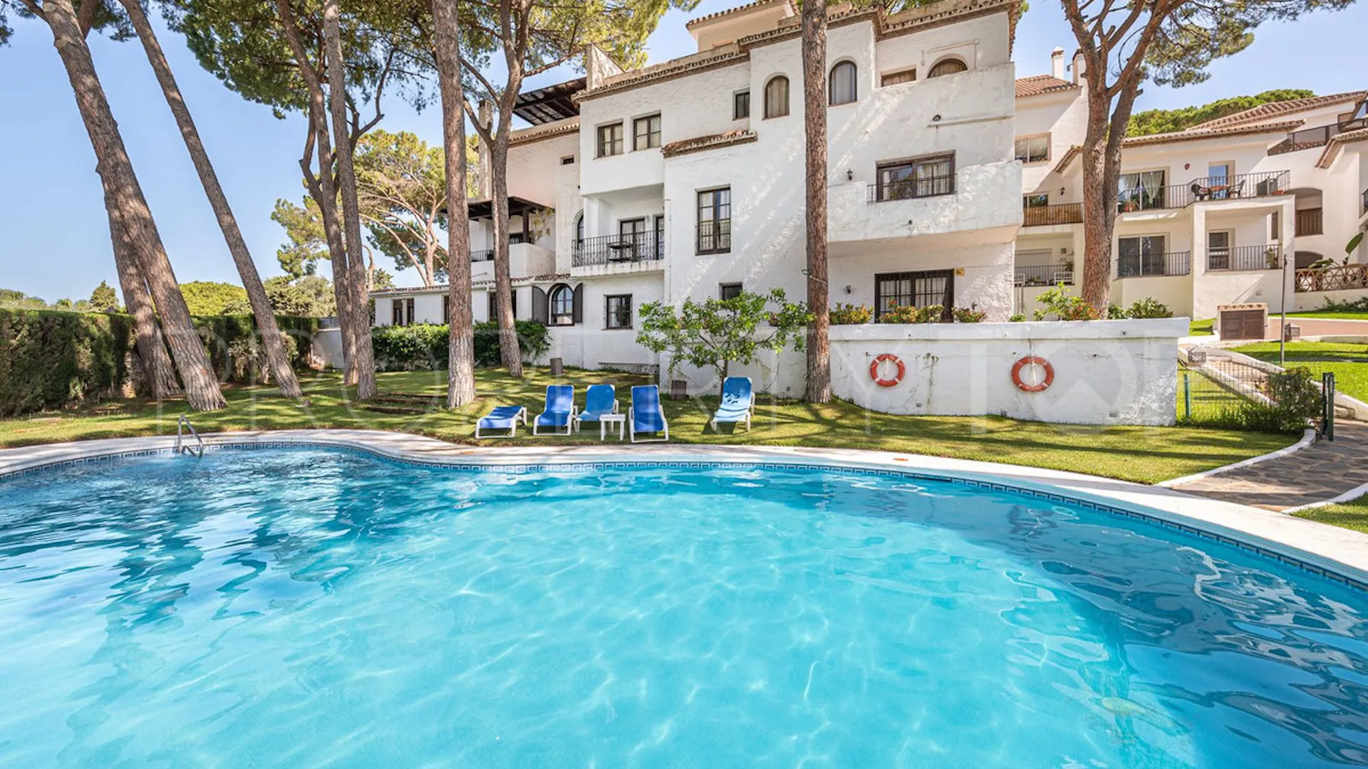 Comprar apartamento con 2 dormitorios en Los Pinos de Aloha