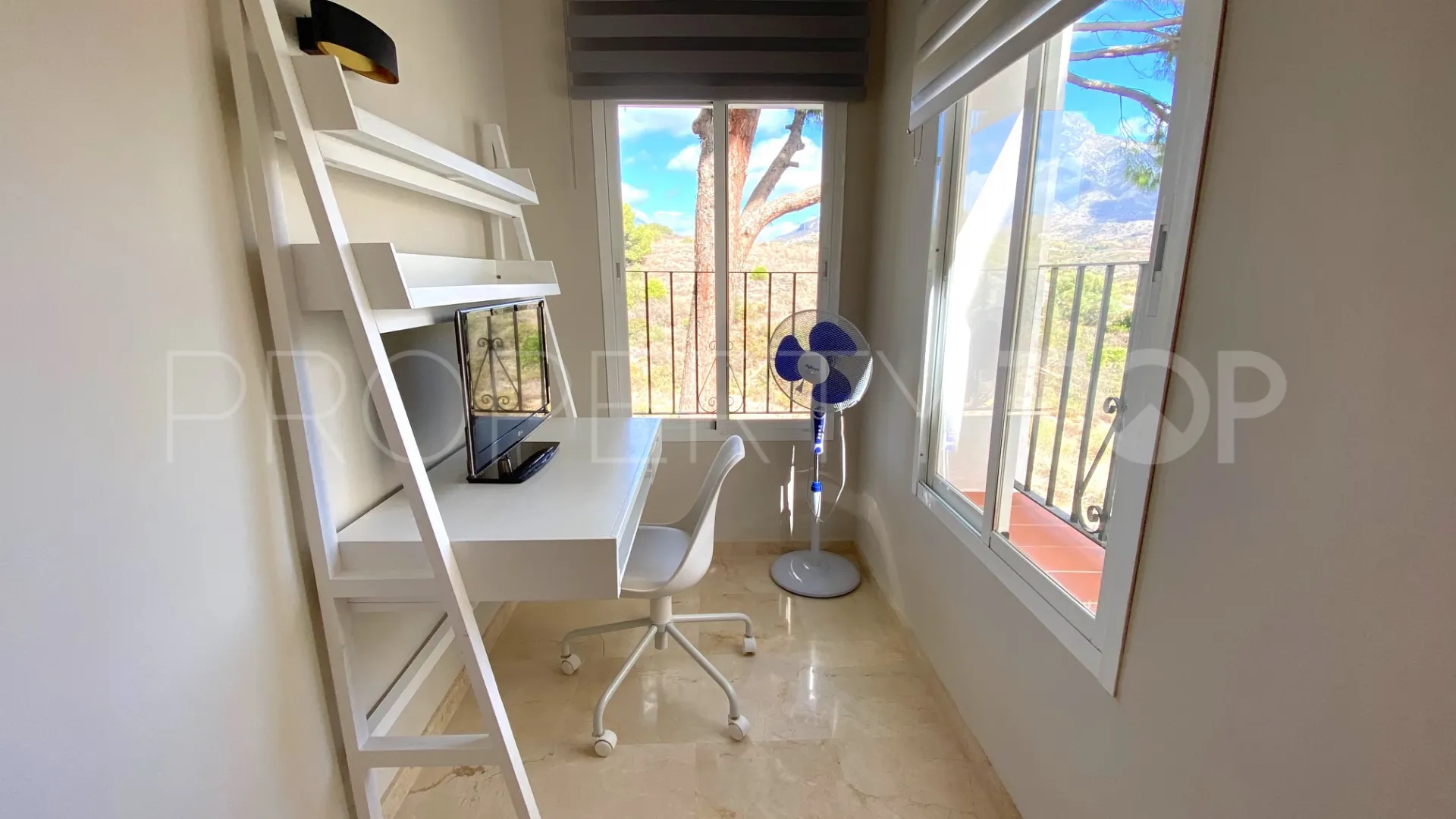 Comprar apartamento con 2 dormitorios en Los Pinos de Aloha