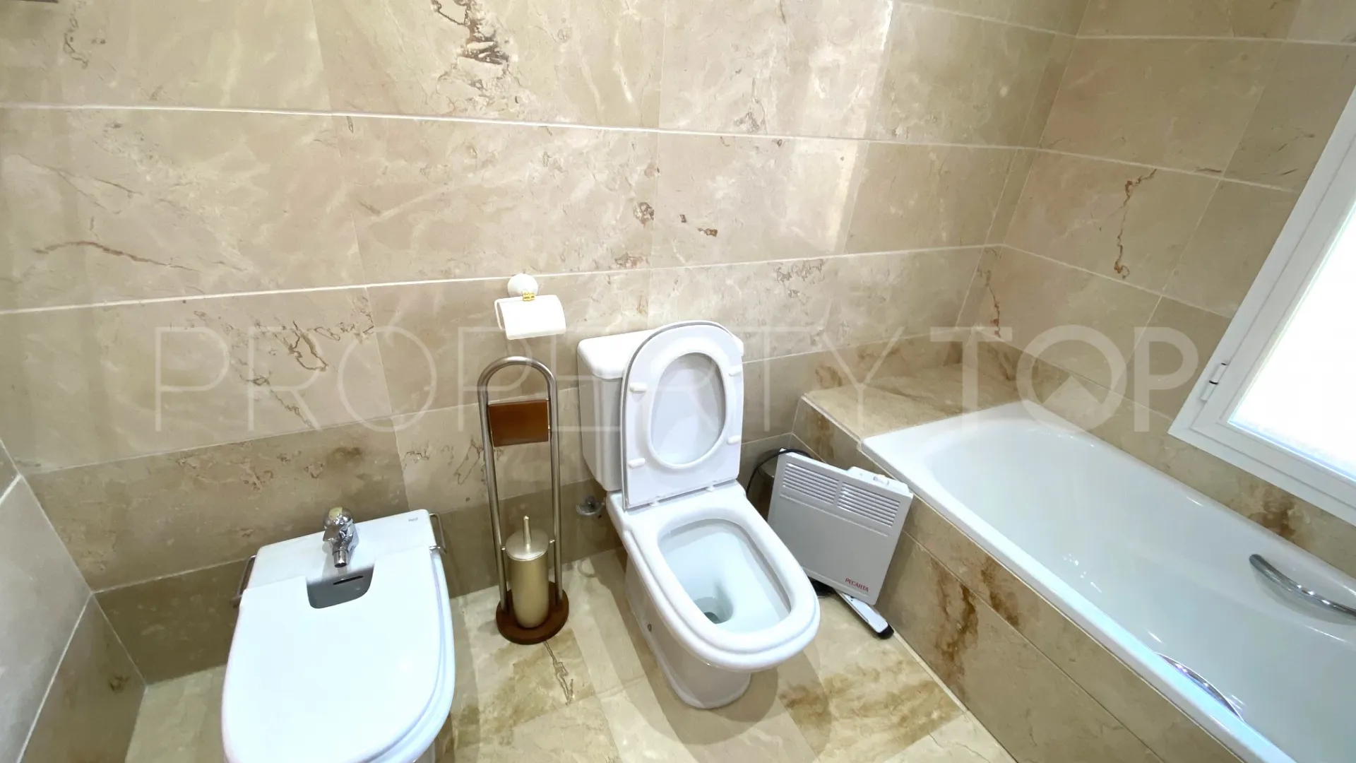 Comprar apartamento con 2 dormitorios en Los Pinos de Aloha