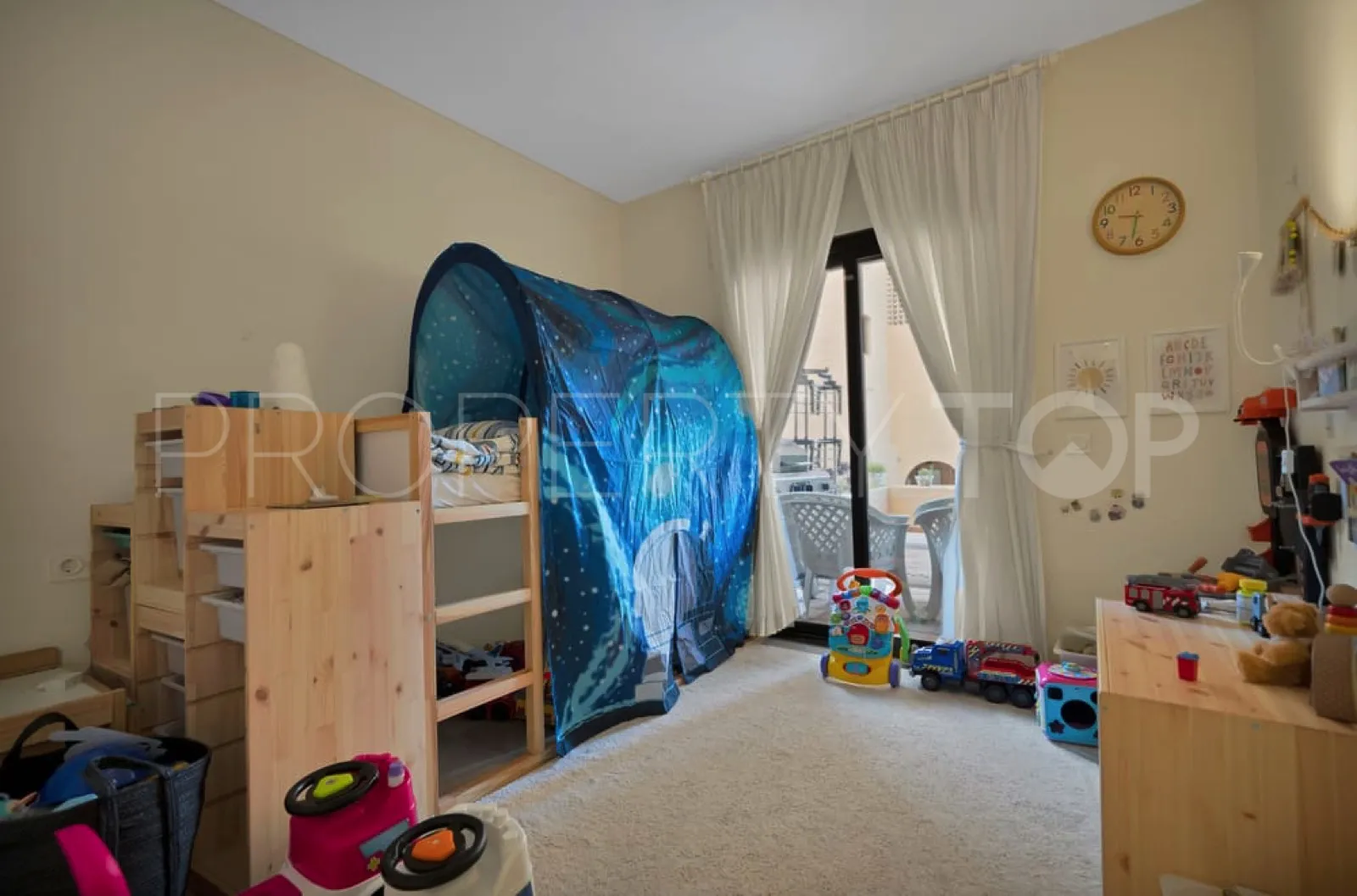Apartamento planta baja en venta en La Duquesa