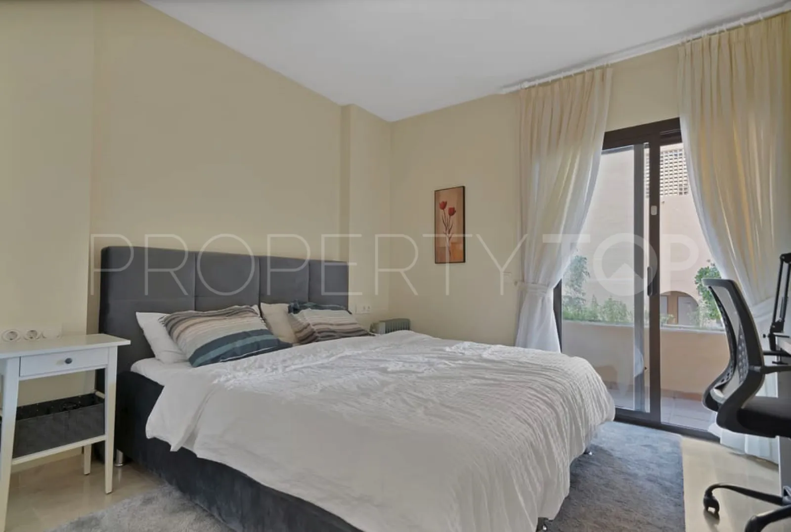Apartamento planta baja en venta en La Duquesa