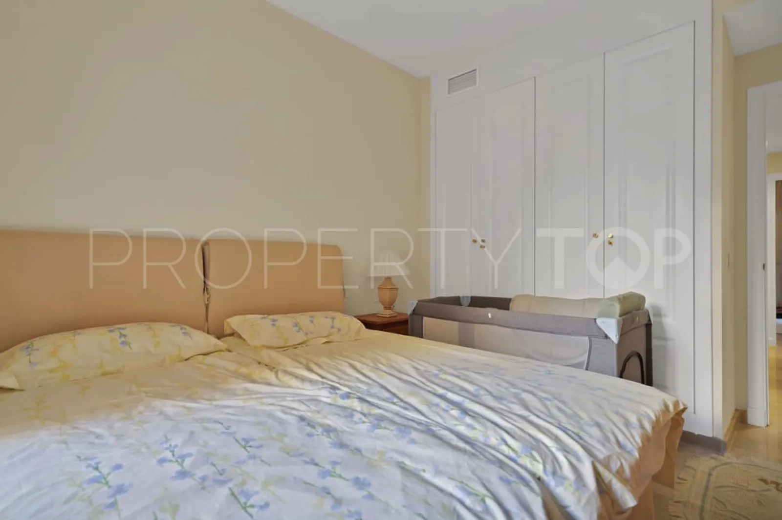 Apartamento planta baja en venta en La Duquesa
