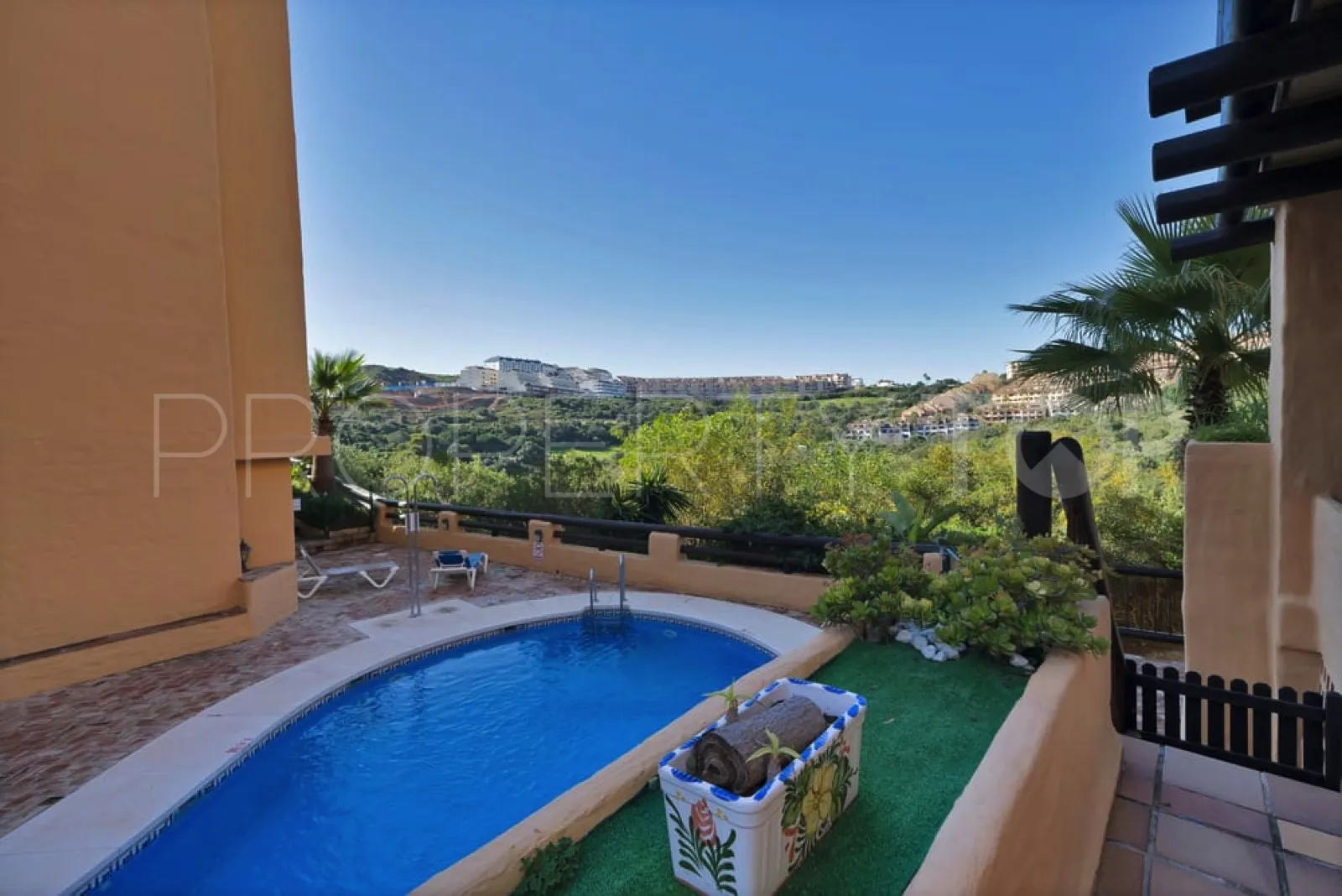 Apartamento planta baja en venta en La Duquesa