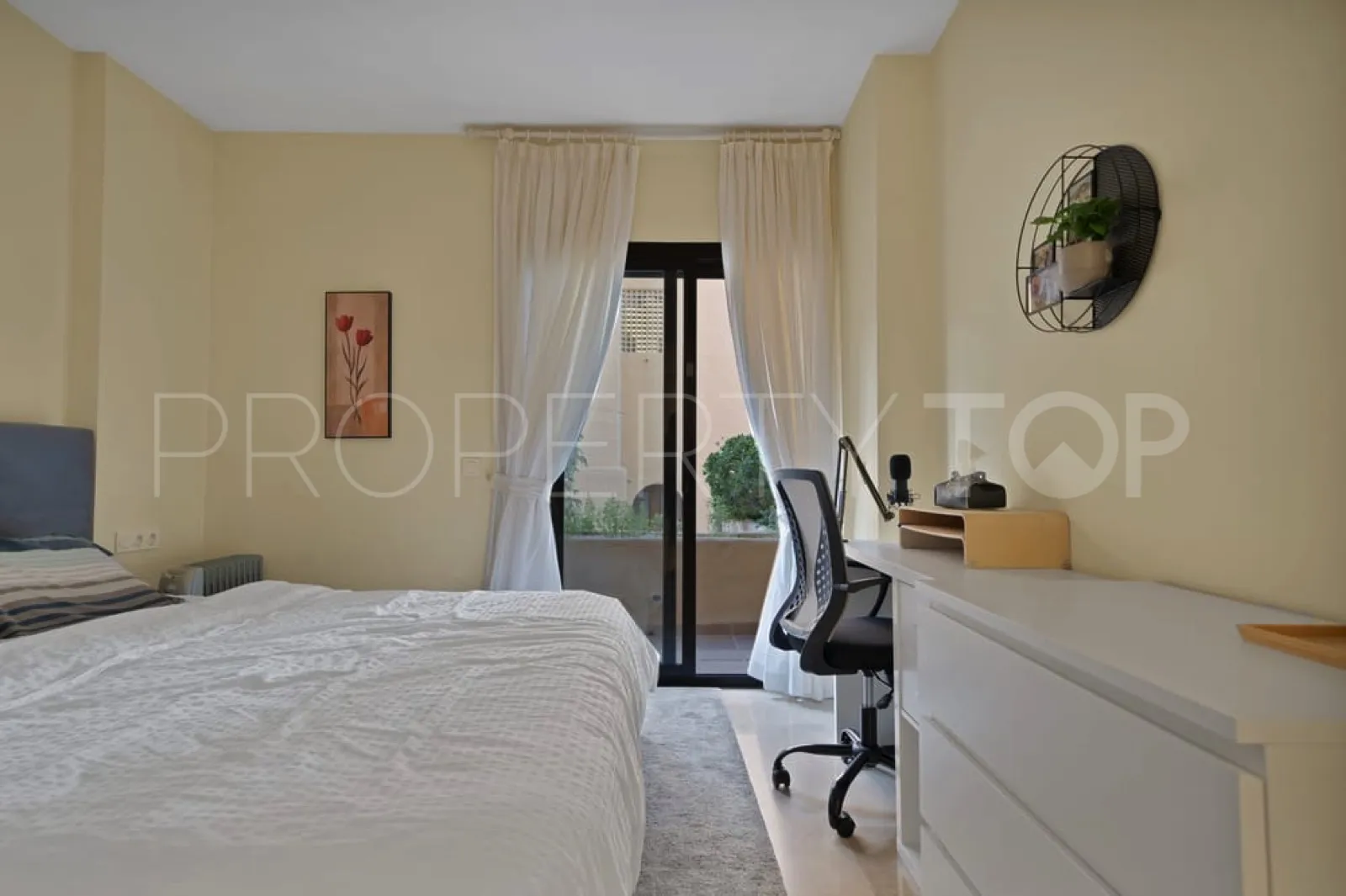 Apartamento planta baja en venta en La Duquesa