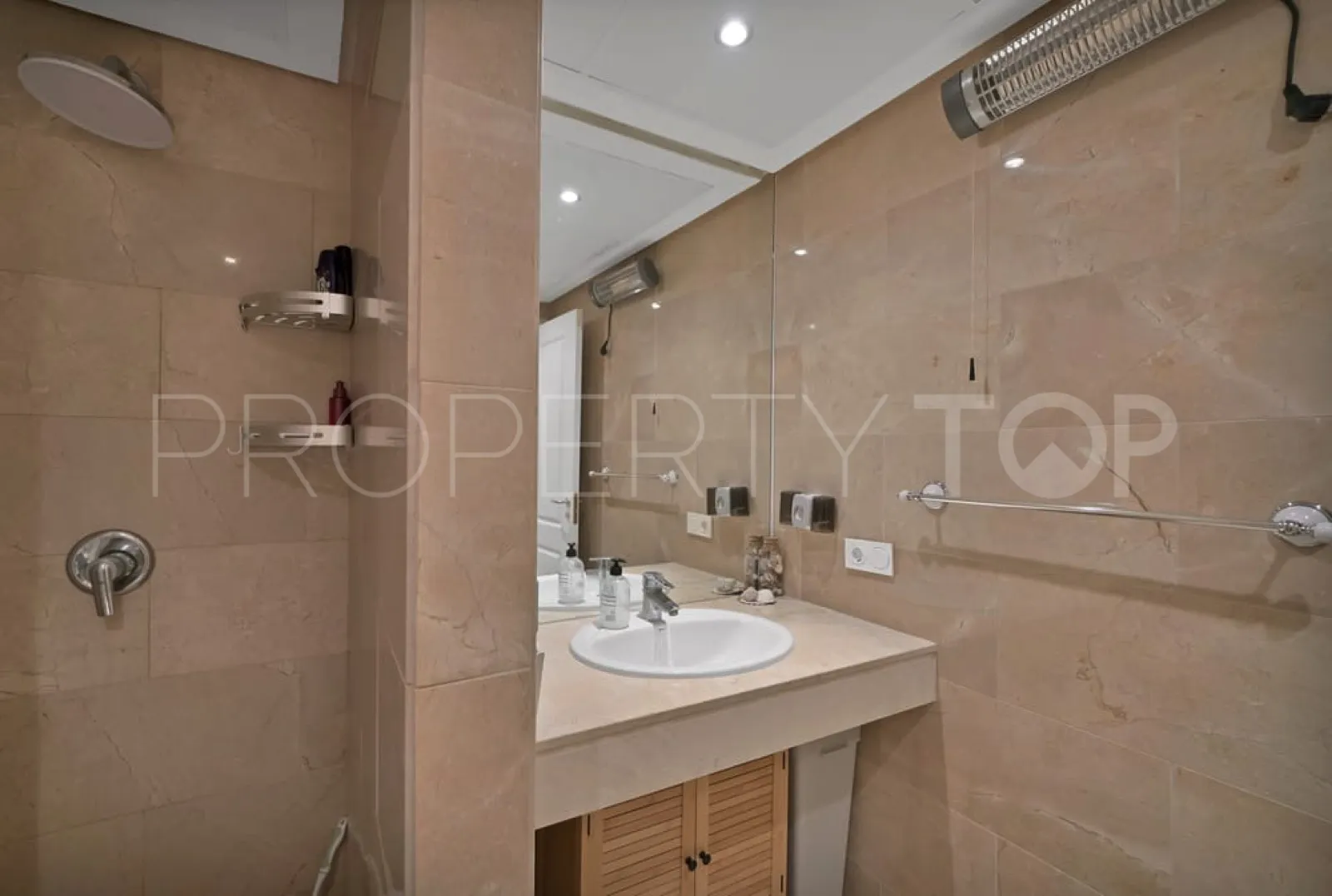 Apartamento planta baja en venta en La Duquesa