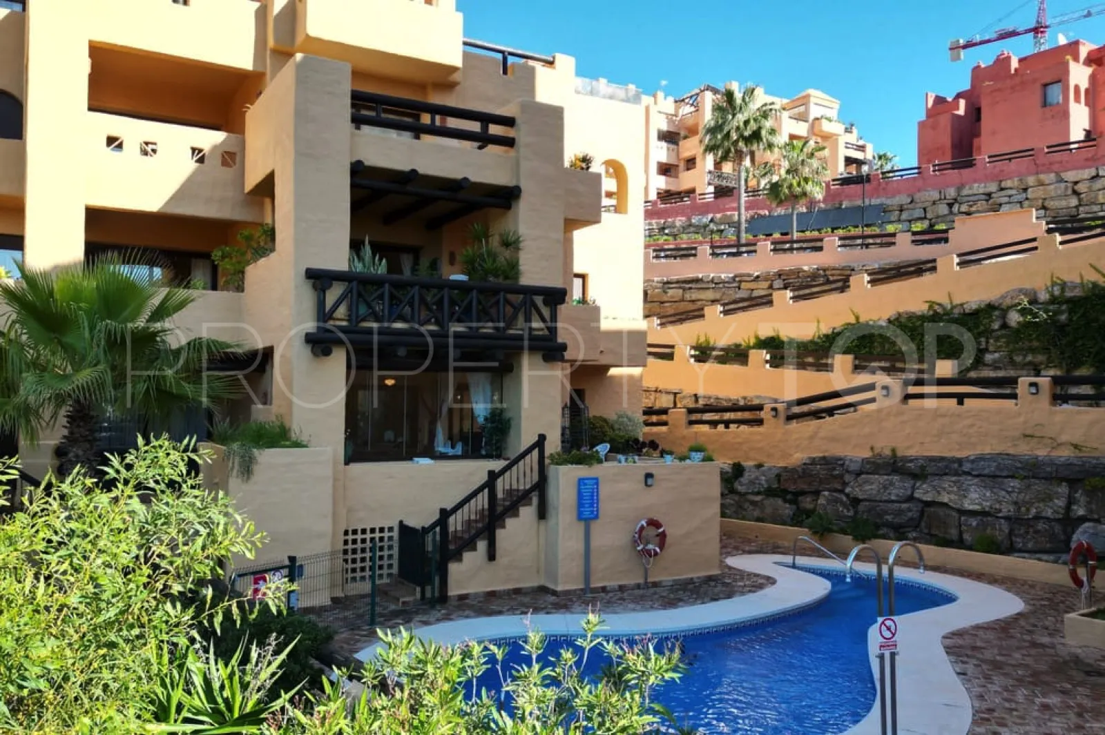 Apartamento planta baja en venta en La Duquesa