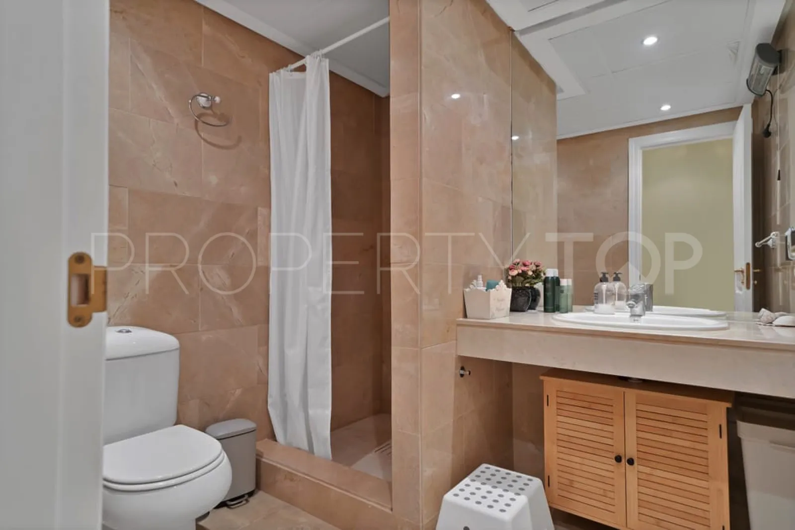 Apartamento planta baja en venta en La Duquesa
