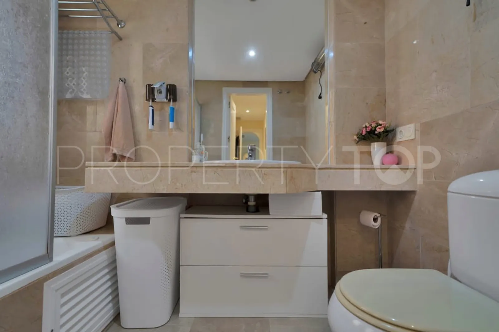 Apartamento planta baja en venta en La Duquesa