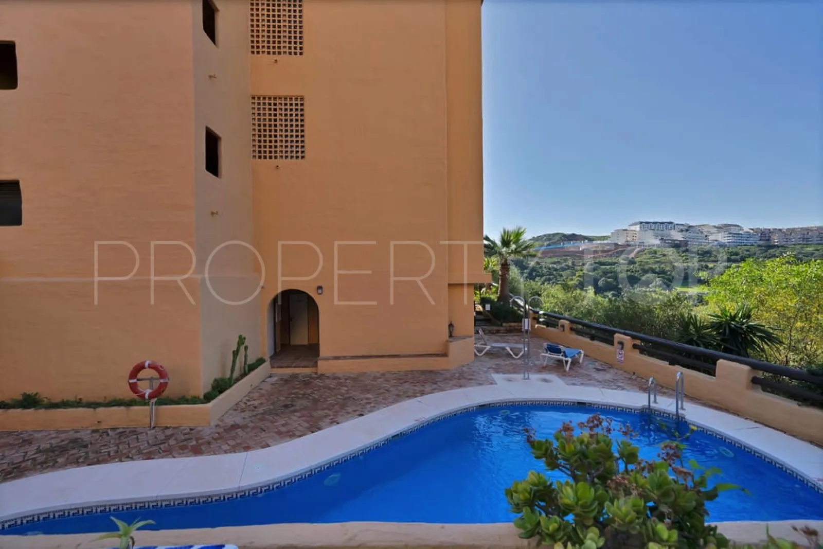 Apartamento planta baja en venta en La Duquesa