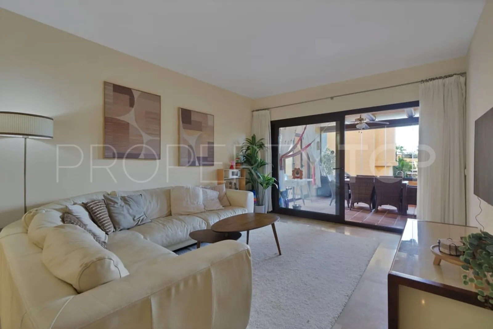 Apartamento planta baja en venta en La Duquesa