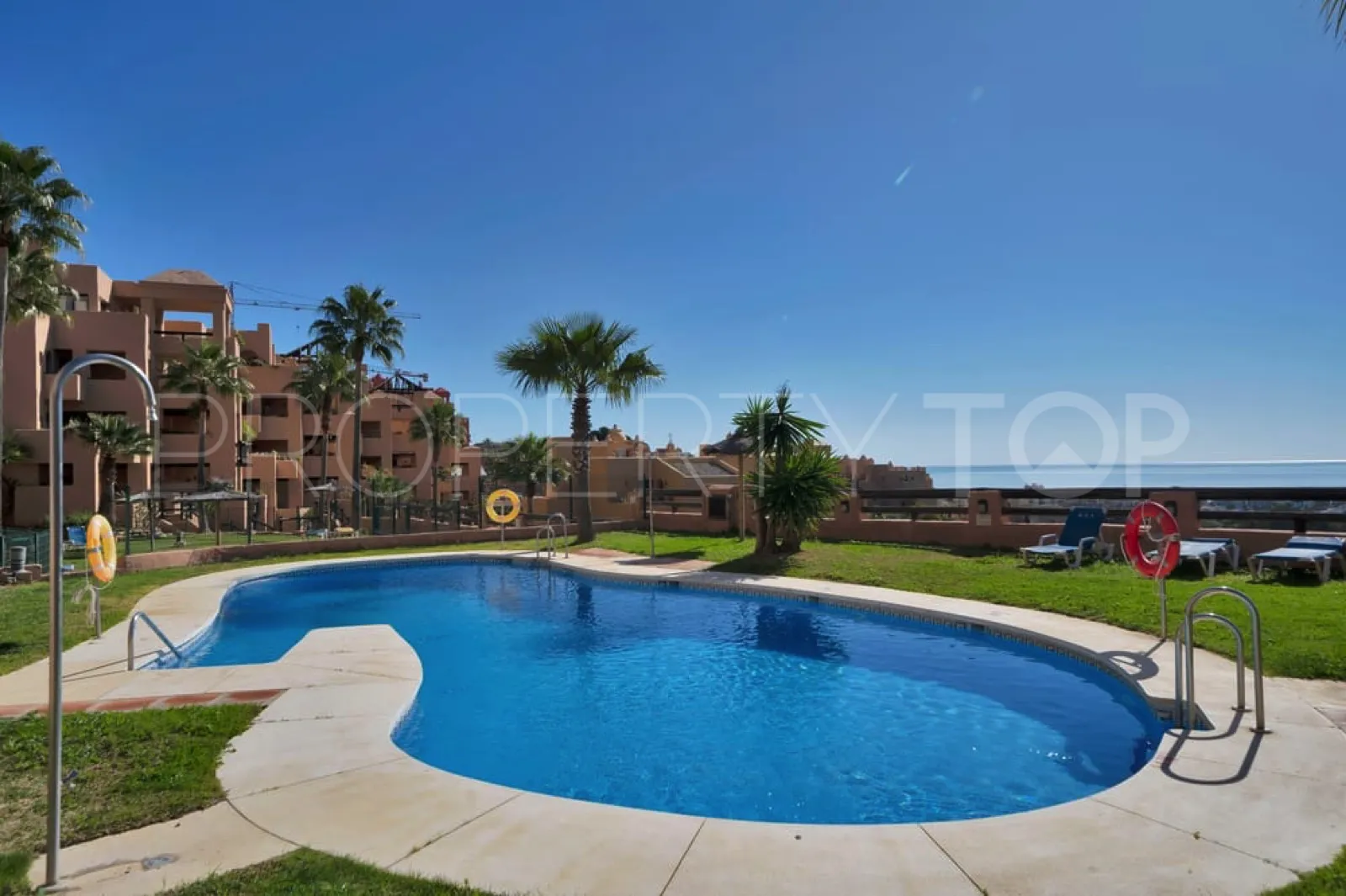 Apartamento planta baja en venta en La Duquesa