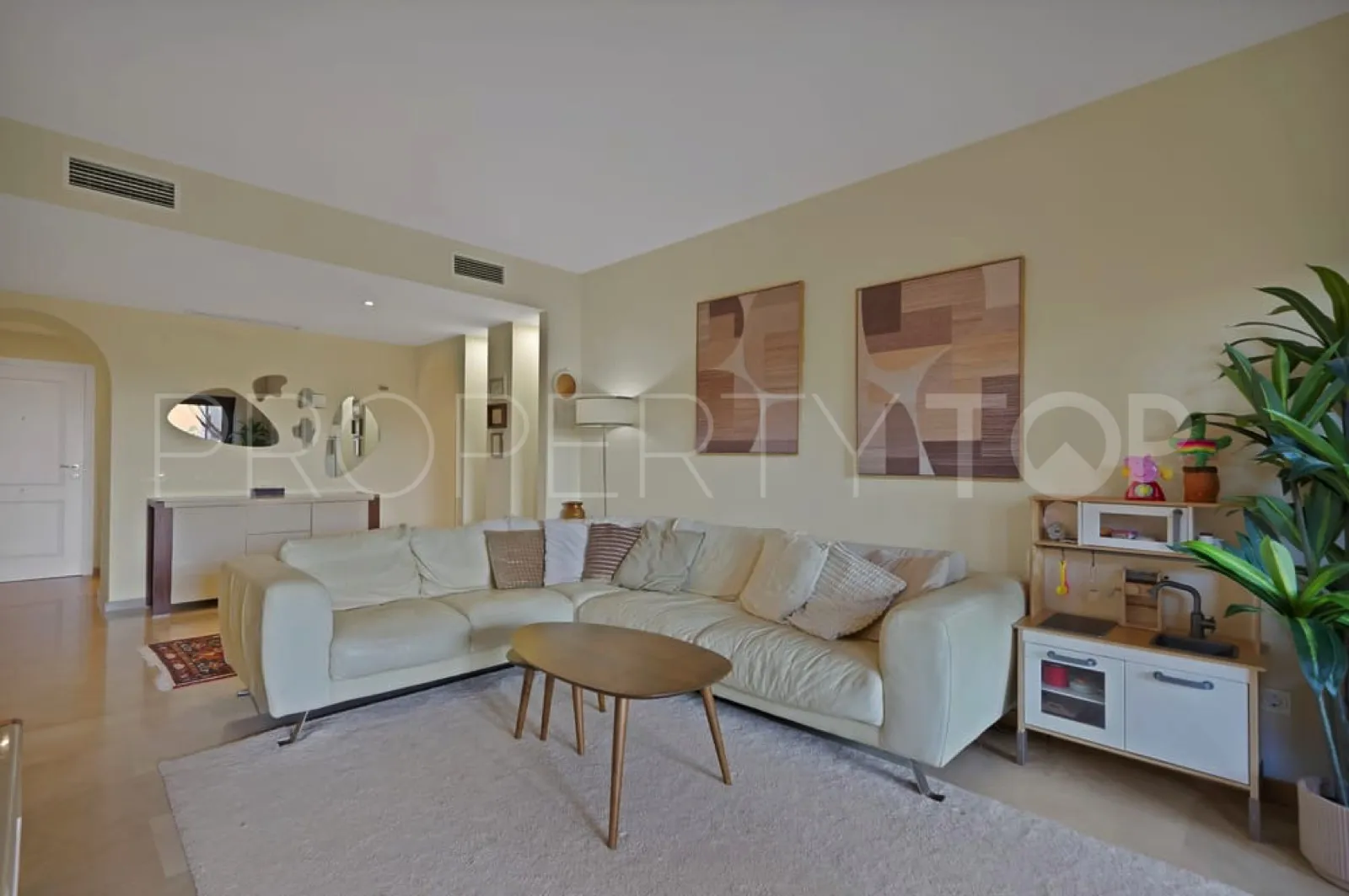 Apartamento planta baja en venta en La Duquesa