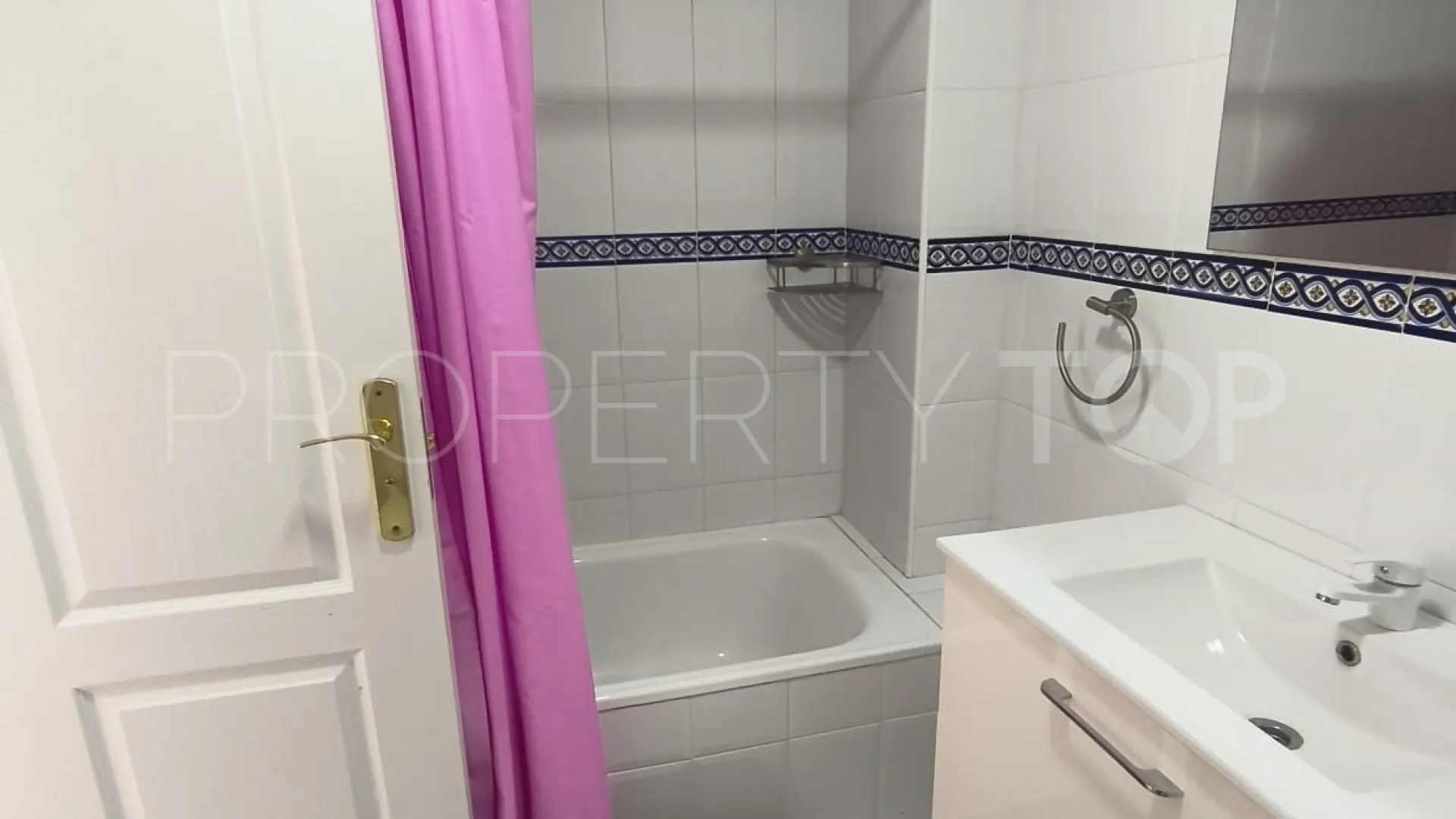 Apartamento de 3 dormitorios a la venta en Doña Julia