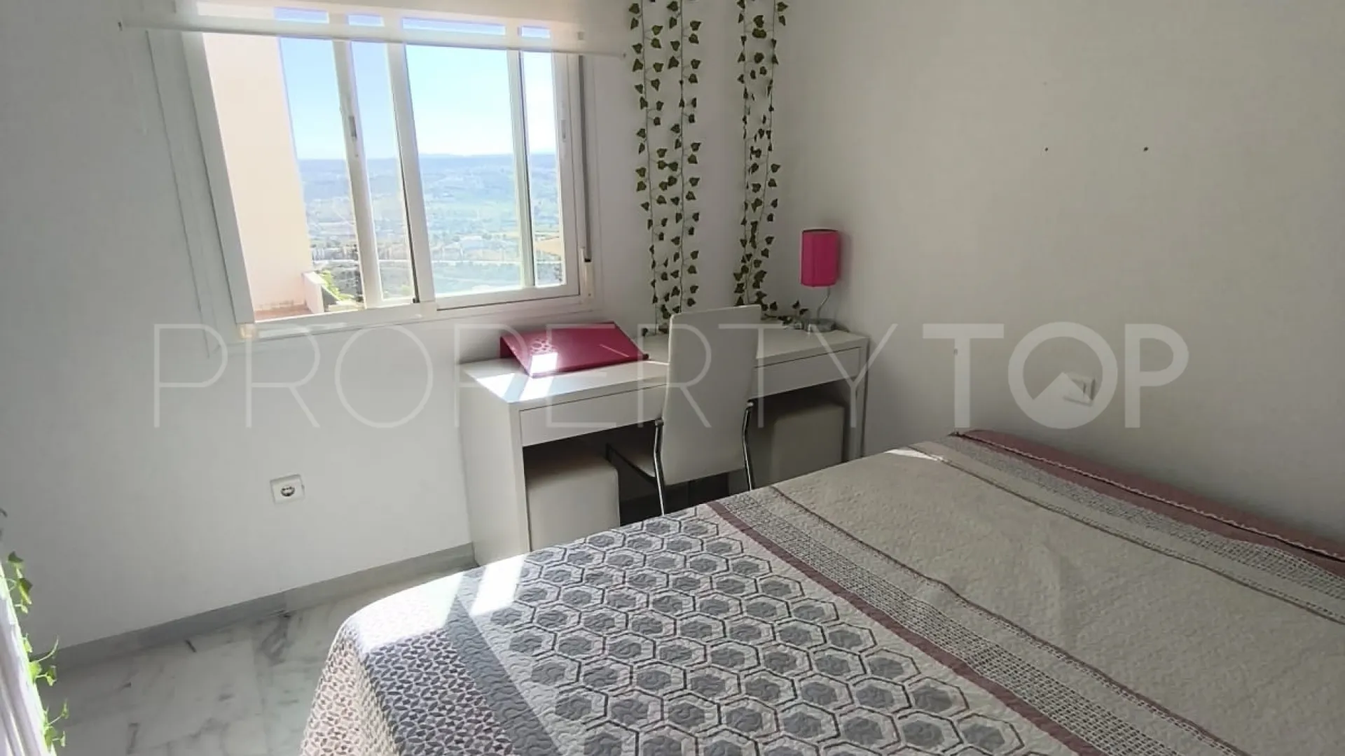 Apartamento de 3 dormitorios a la venta en Doña Julia