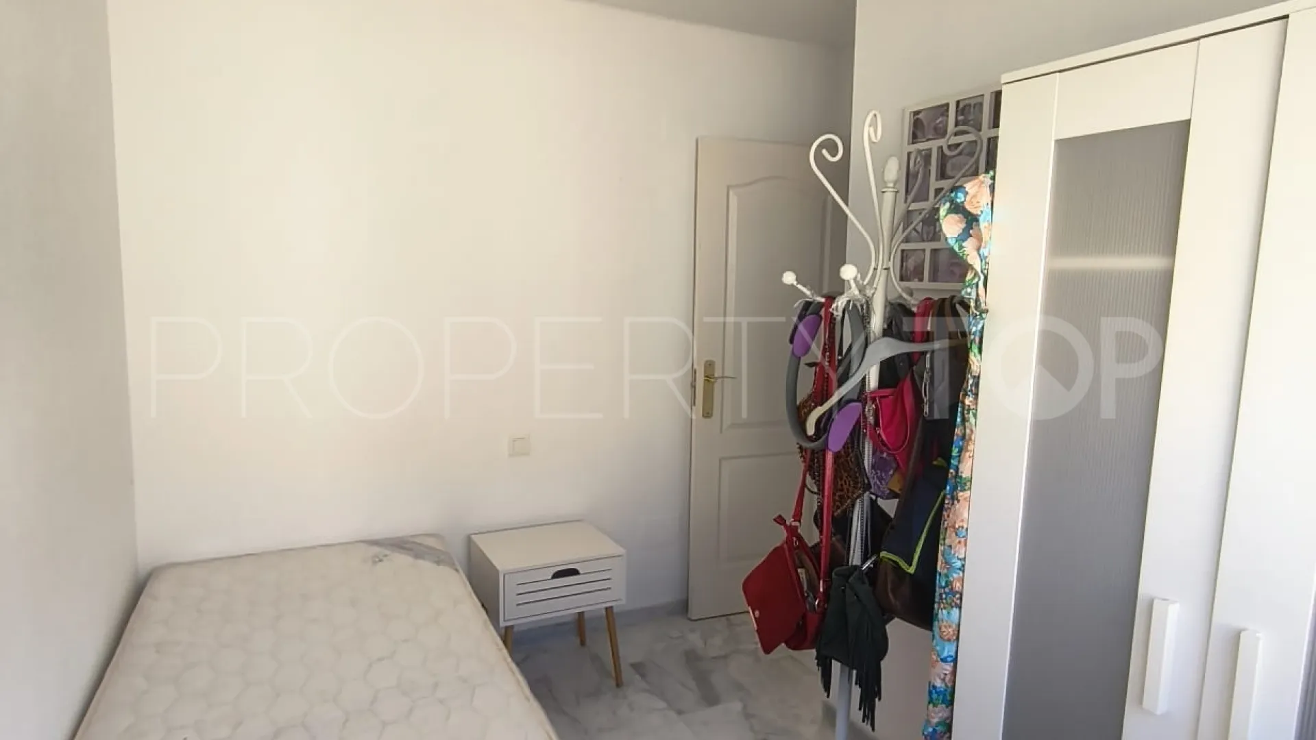 Apartamento de 3 dormitorios a la venta en Doña Julia