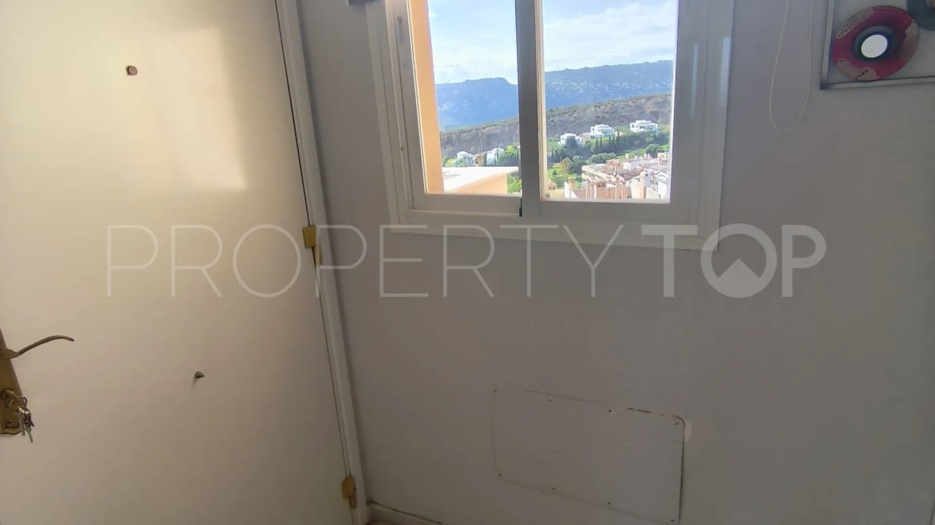 Apartamento de 3 dormitorios a la venta en Doña Julia