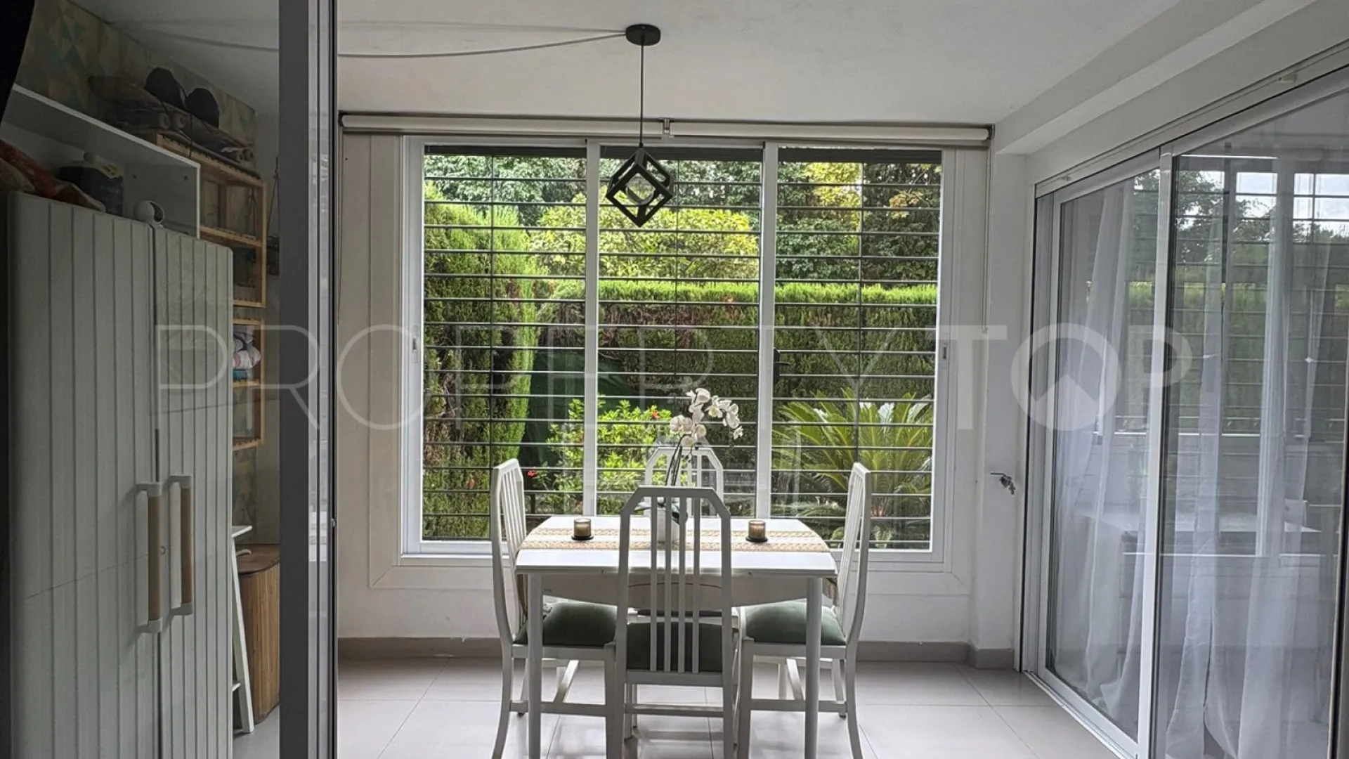 Comprar apartamento planta baja en Marbella Centro con 2 dormitorios