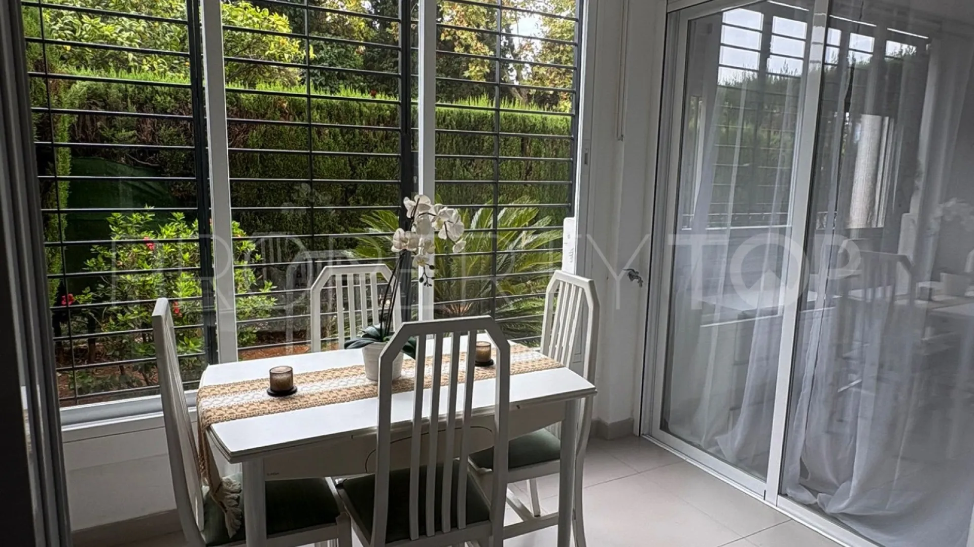 Comprar apartamento planta baja en Marbella Centro con 2 dormitorios
