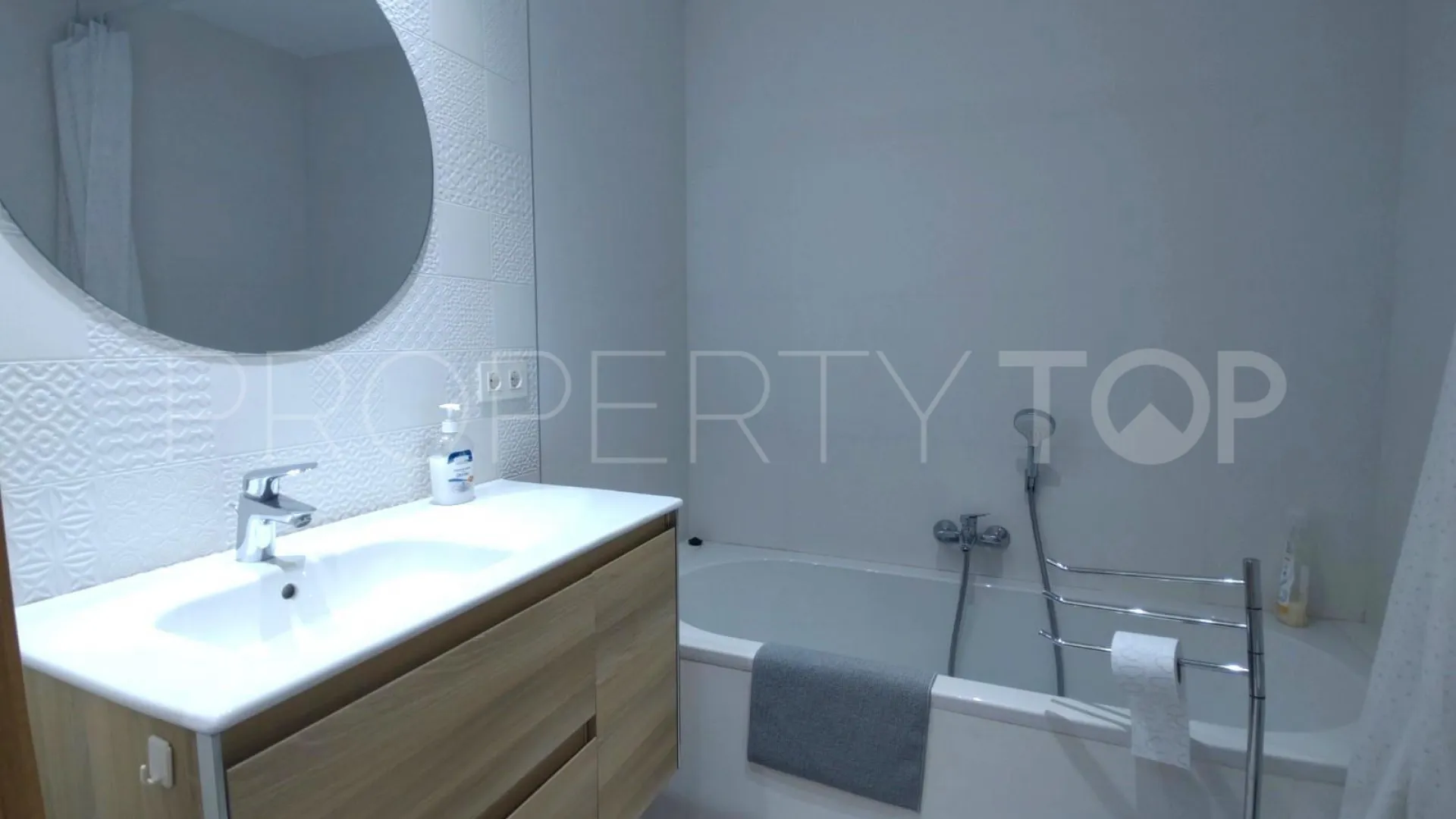 Comprar apartamento planta baja en Marbella Centro con 2 dormitorios