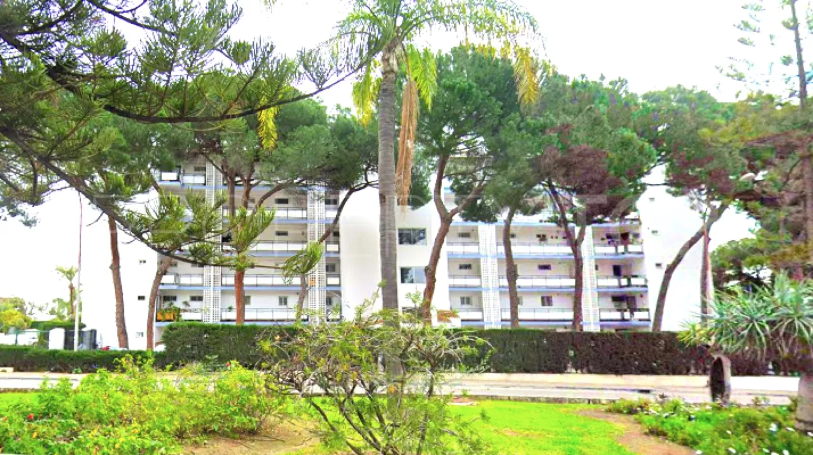 Comprar apartamento planta baja en Marbella Centro con 2 dormitorios