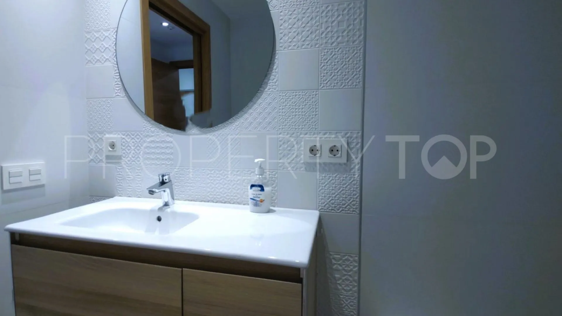 Comprar apartamento planta baja en Marbella Centro con 2 dormitorios