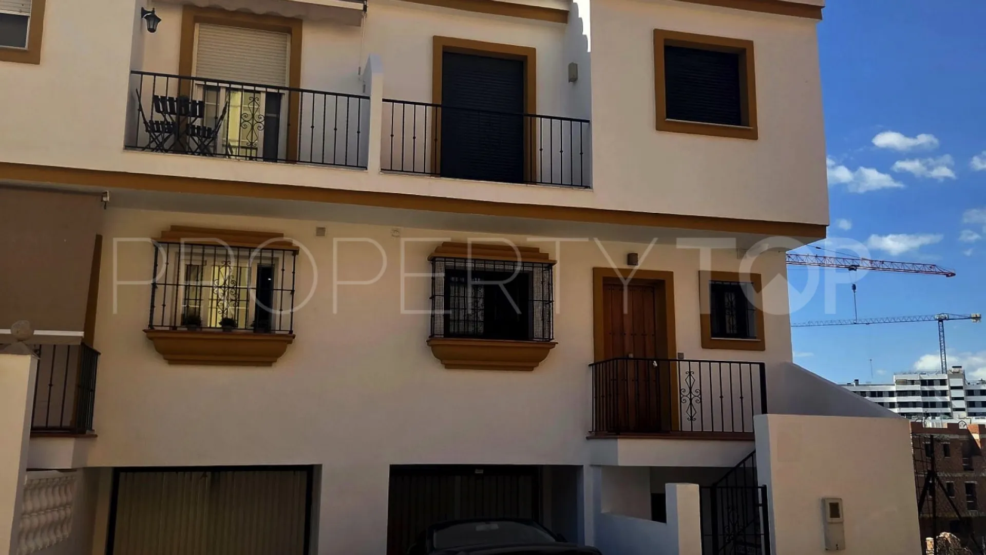 Se vende pareado de 3 dormitorios en Calvario