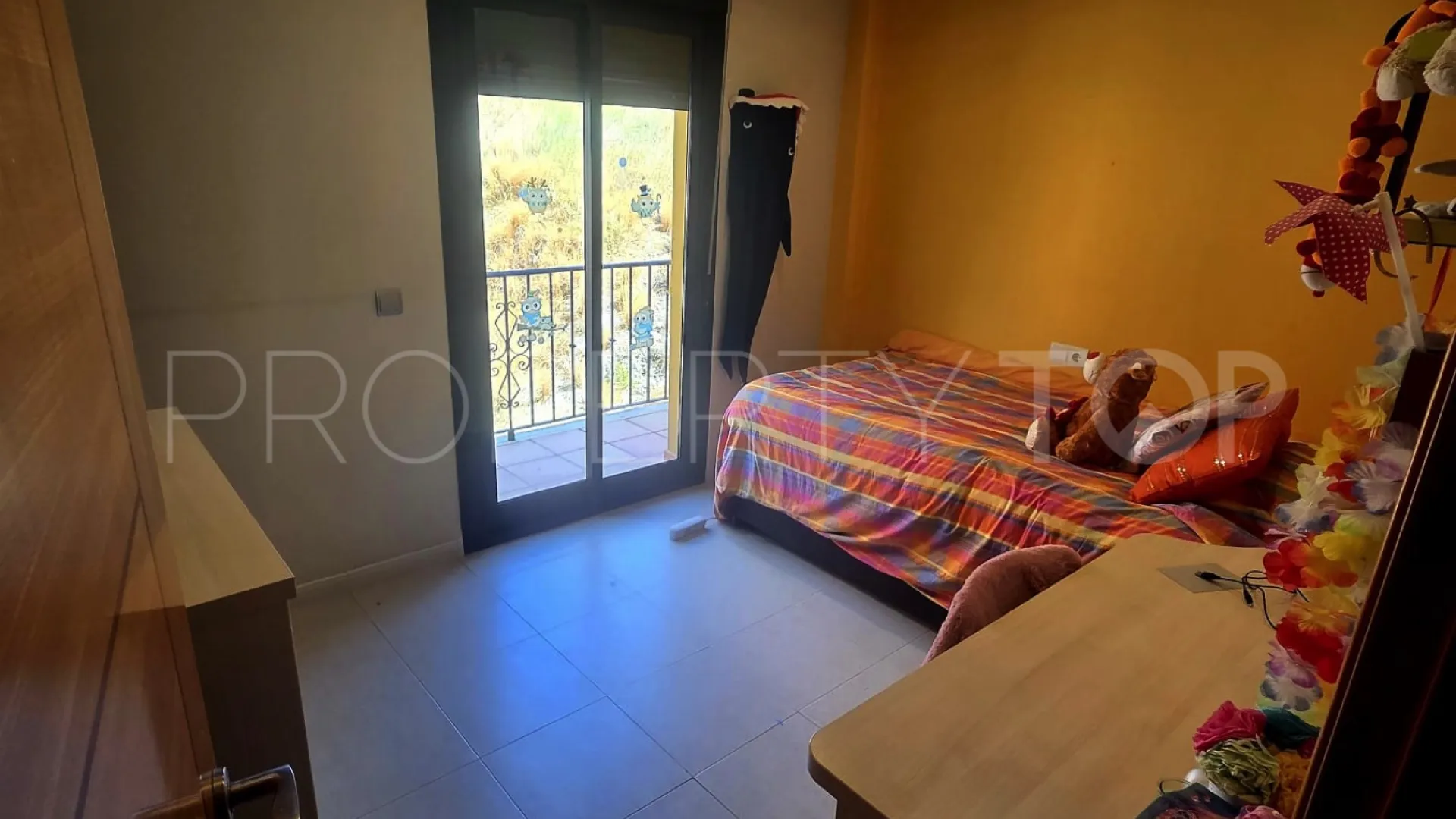 Se vende pareado de 3 dormitorios en Calvario
