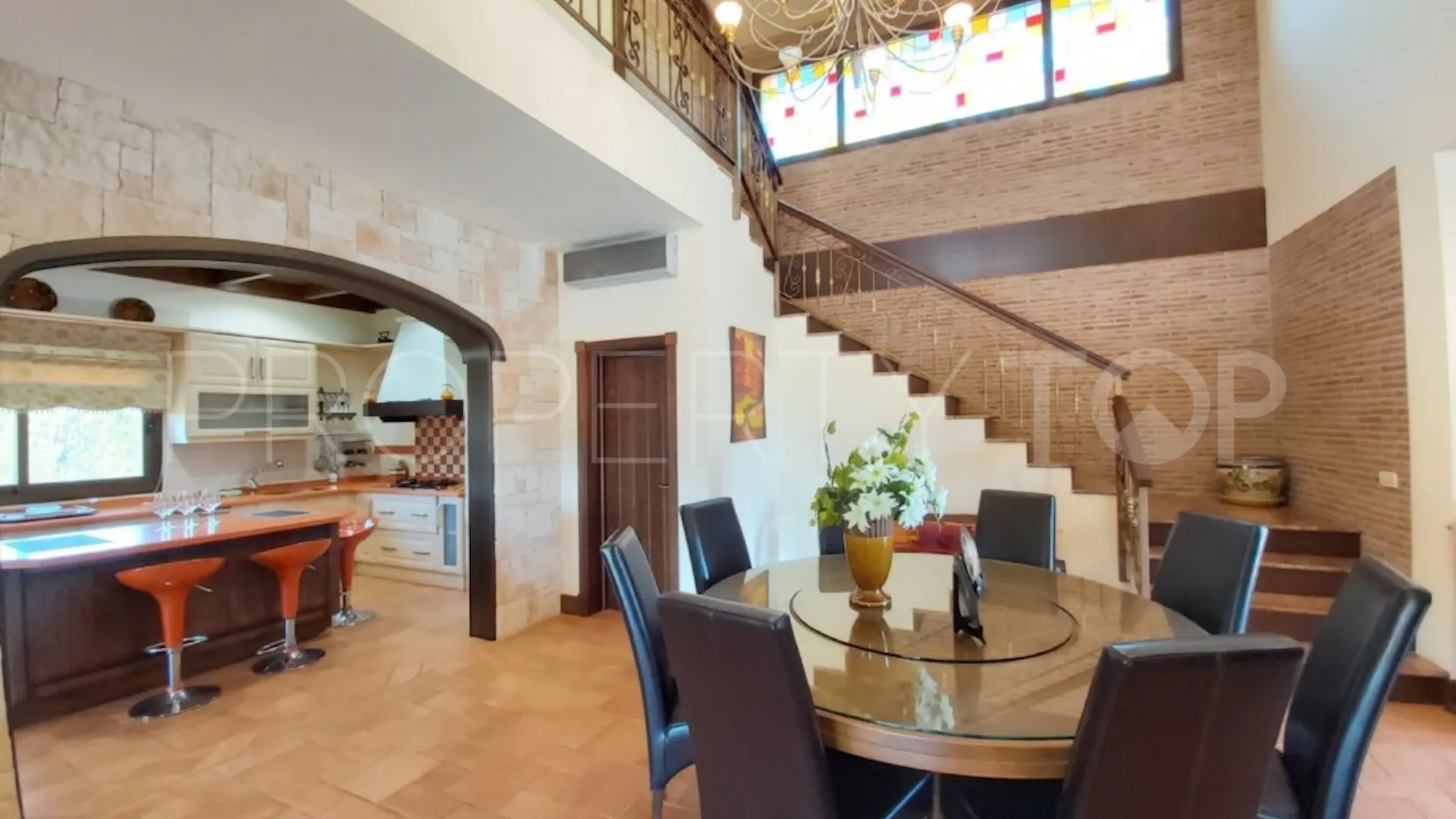 For sale villa with 6 bedrooms in Guadalobon