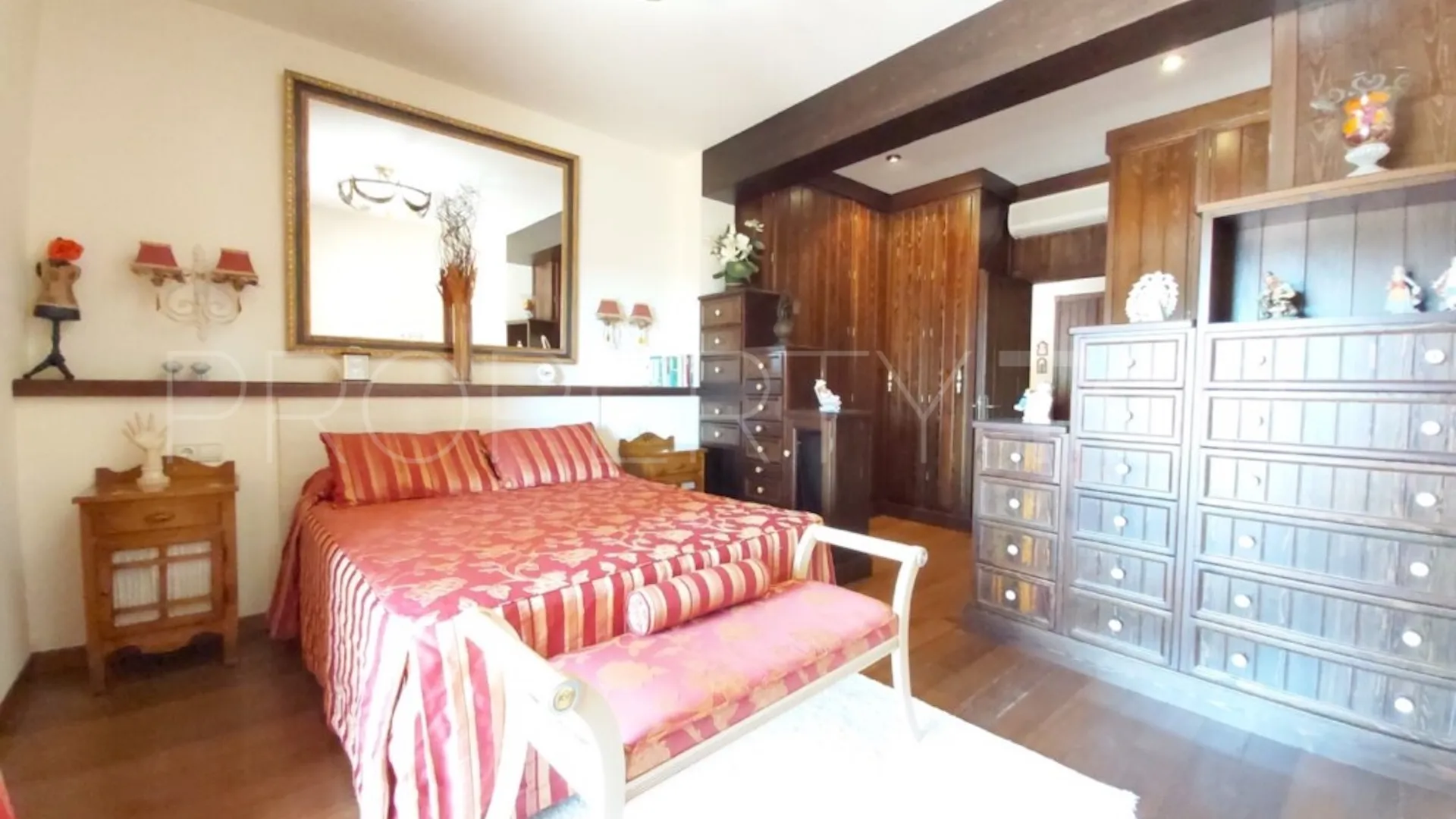 For sale villa with 6 bedrooms in Guadalobon