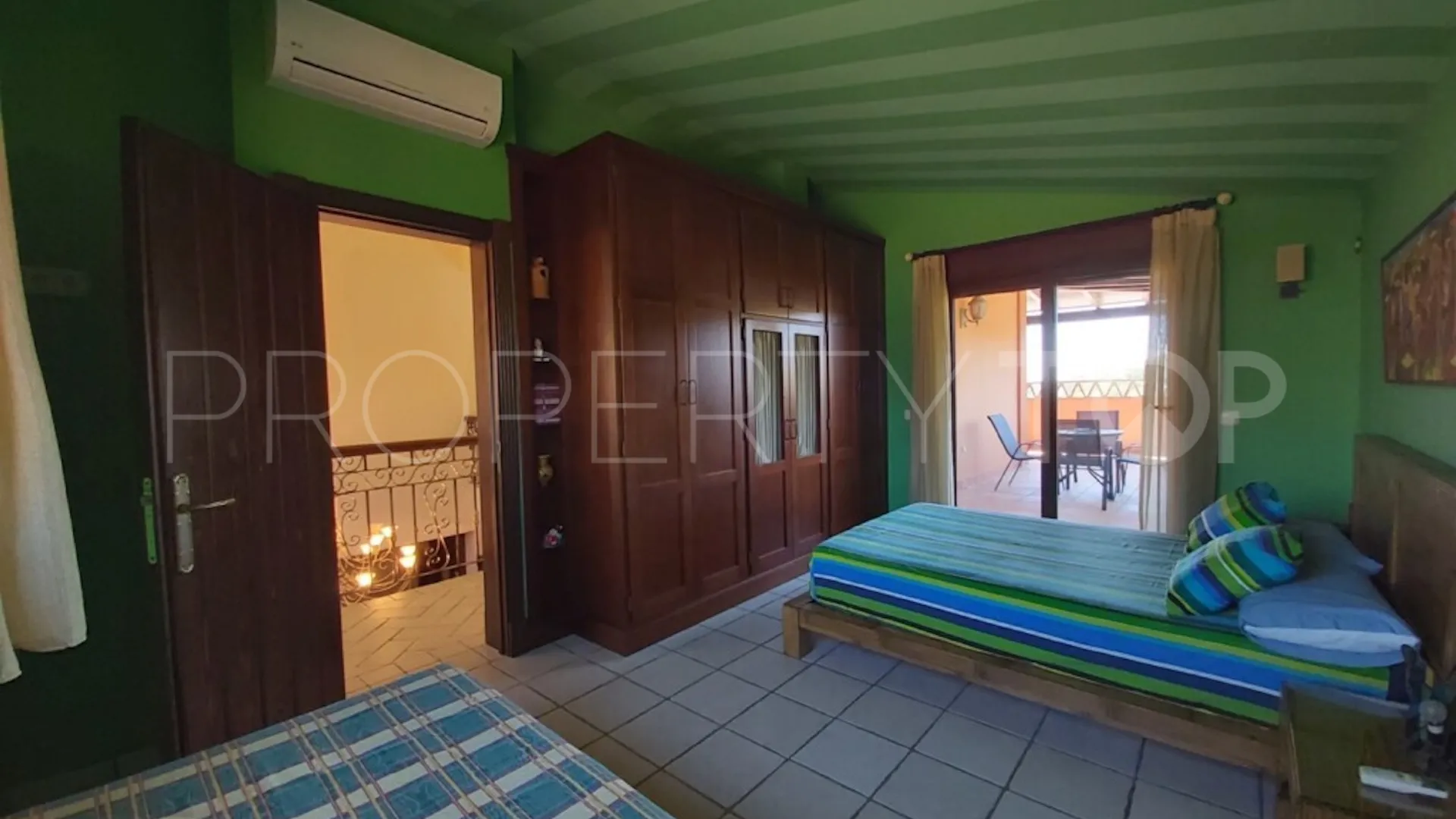 For sale villa with 6 bedrooms in Guadalobon