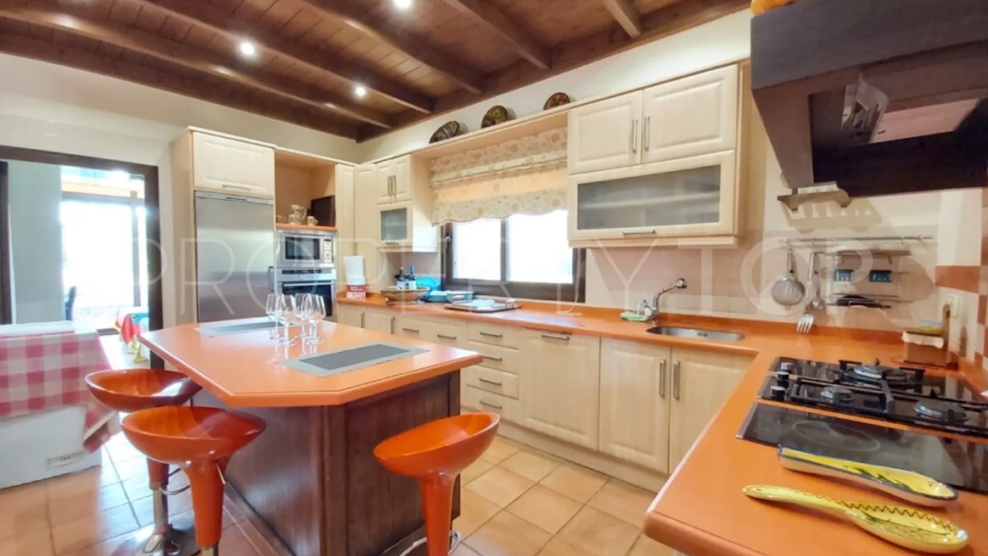 For sale villa with 6 bedrooms in Guadalobon