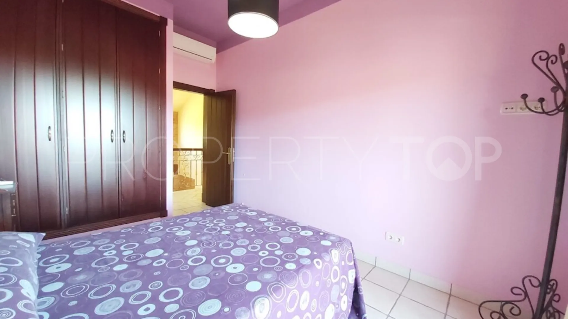 For sale villa with 6 bedrooms in Guadalobon