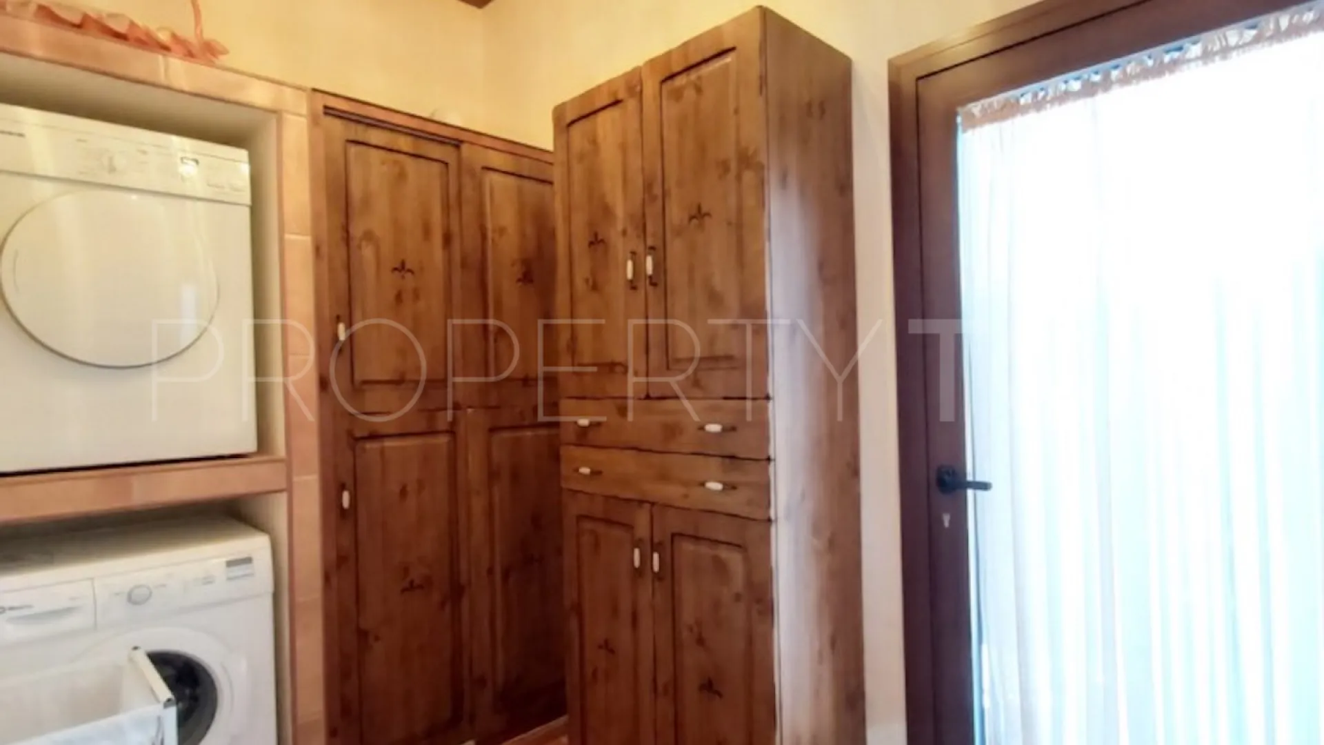 For sale villa with 6 bedrooms in Guadalobon