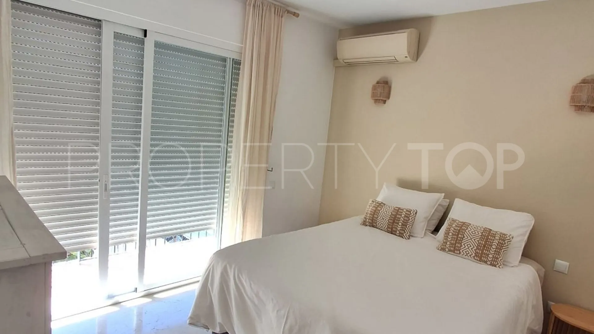 Se vende pareado con 4 dormitorios en Rodeo Alto