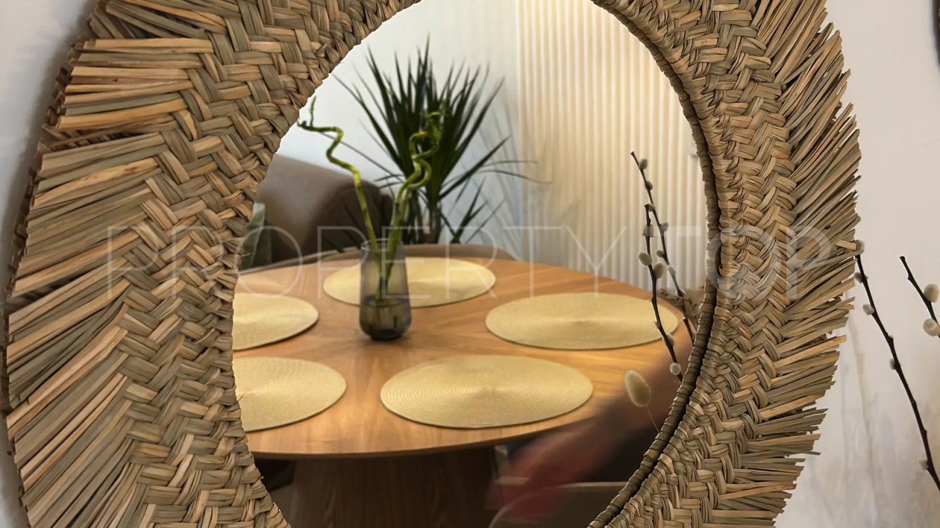 Comprar apartamento planta baja de 2 dormitorios en Estepona Puerto